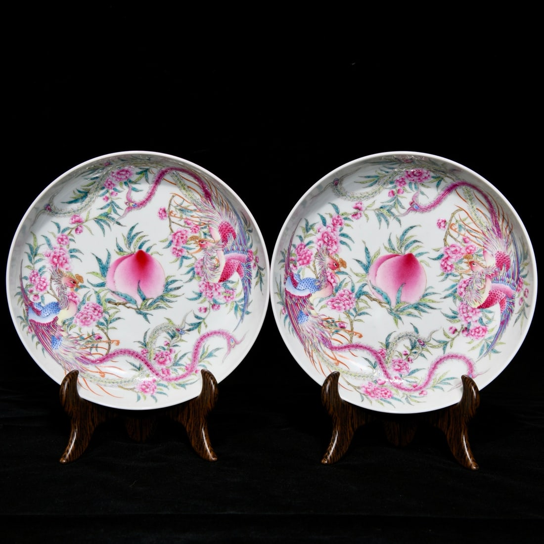 Qianlong period Qing Dynasty rouge red and pastel double phoenix plates: Size: Width 17.2 cm - Height 3.5 cm Materials: Porcelain Time Period: Qing dynasty Manufactured Date: Qianlong Mark & Period Object: Chinese Antique ⛨ Purchase With Confidence ✔ Ver