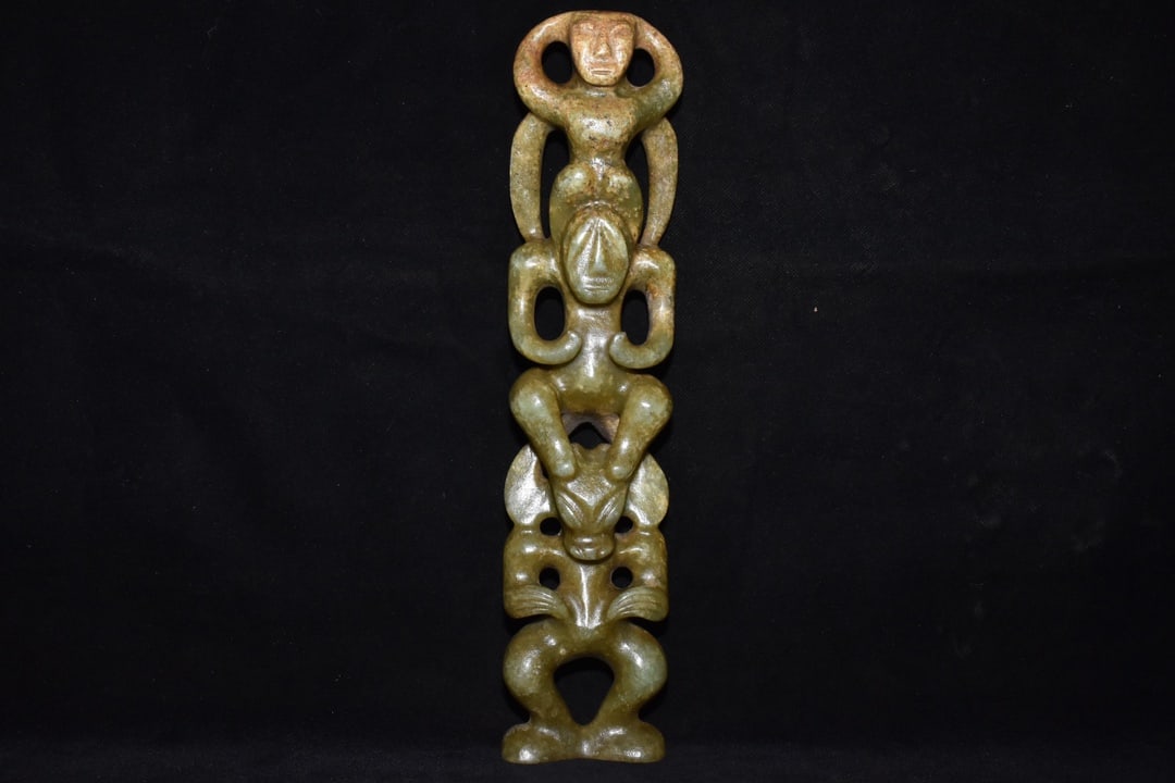 Chinese Hongshan culture jade carved ornaments: Size: Height 31.8 cm - Width 7.5 cm Materials: Natural Jade Time Period: Hongshan Culture Manufactured Date: 3000-BC Object: Chinese Antique ⛨ Purchase With Confidence ✔ Verified Au
