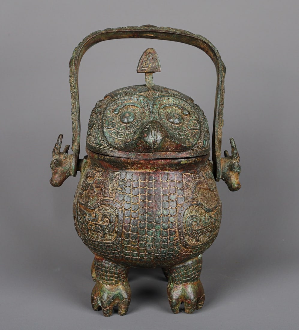 Zhou Dynasty Bronze two-headed beast carrying beam: Size: Height 28 cm - Width 21.5 cm Materials: Bronze Time Period: Zhou dynasty Manufactured Date: 1050-BC Period Object: Chinese Antique ⛨ Purchase With Confidence ✔ Verified Auctio