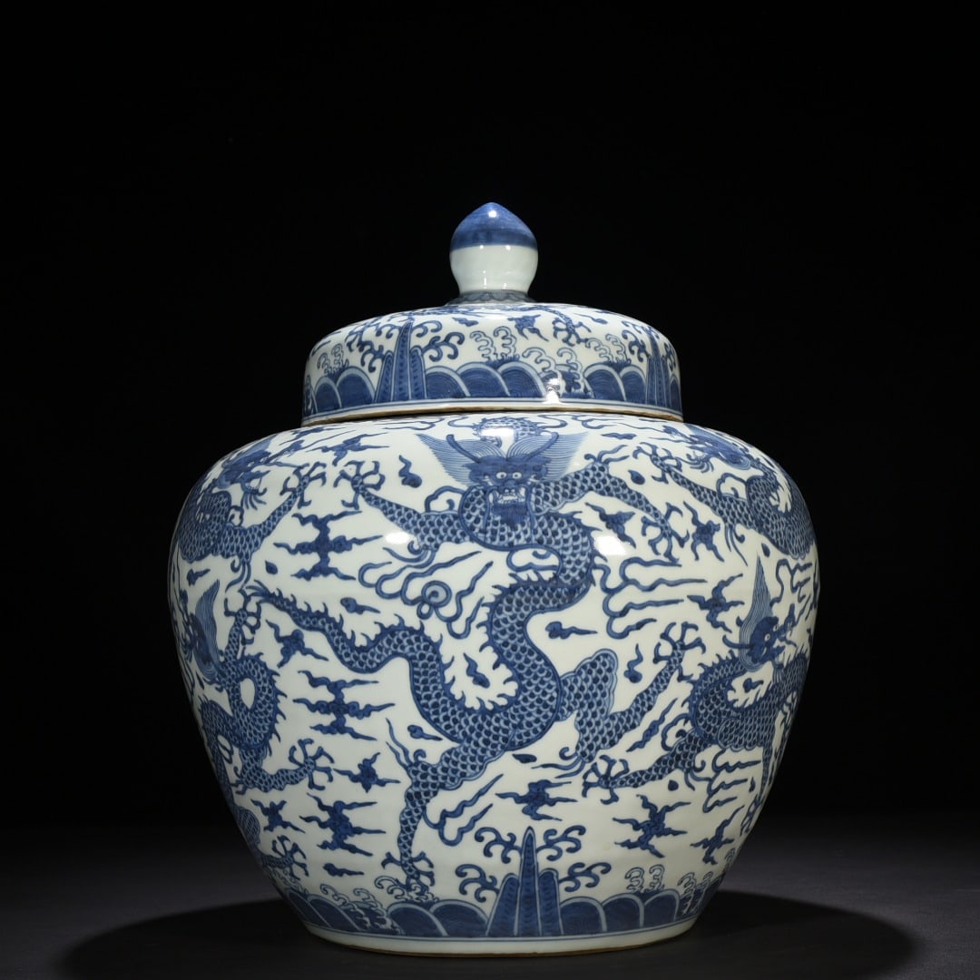 Ming Dynasty Jiajing blue and white nine-dragon pattern lid jar (1 of 9)