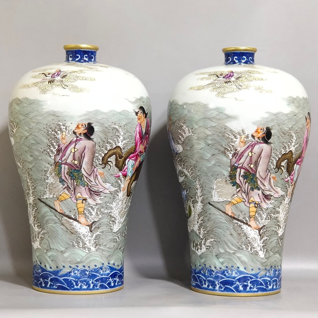 Qing Dynasty Yongzheng character story and Hehe Erxian plum vase (1 of 9)
