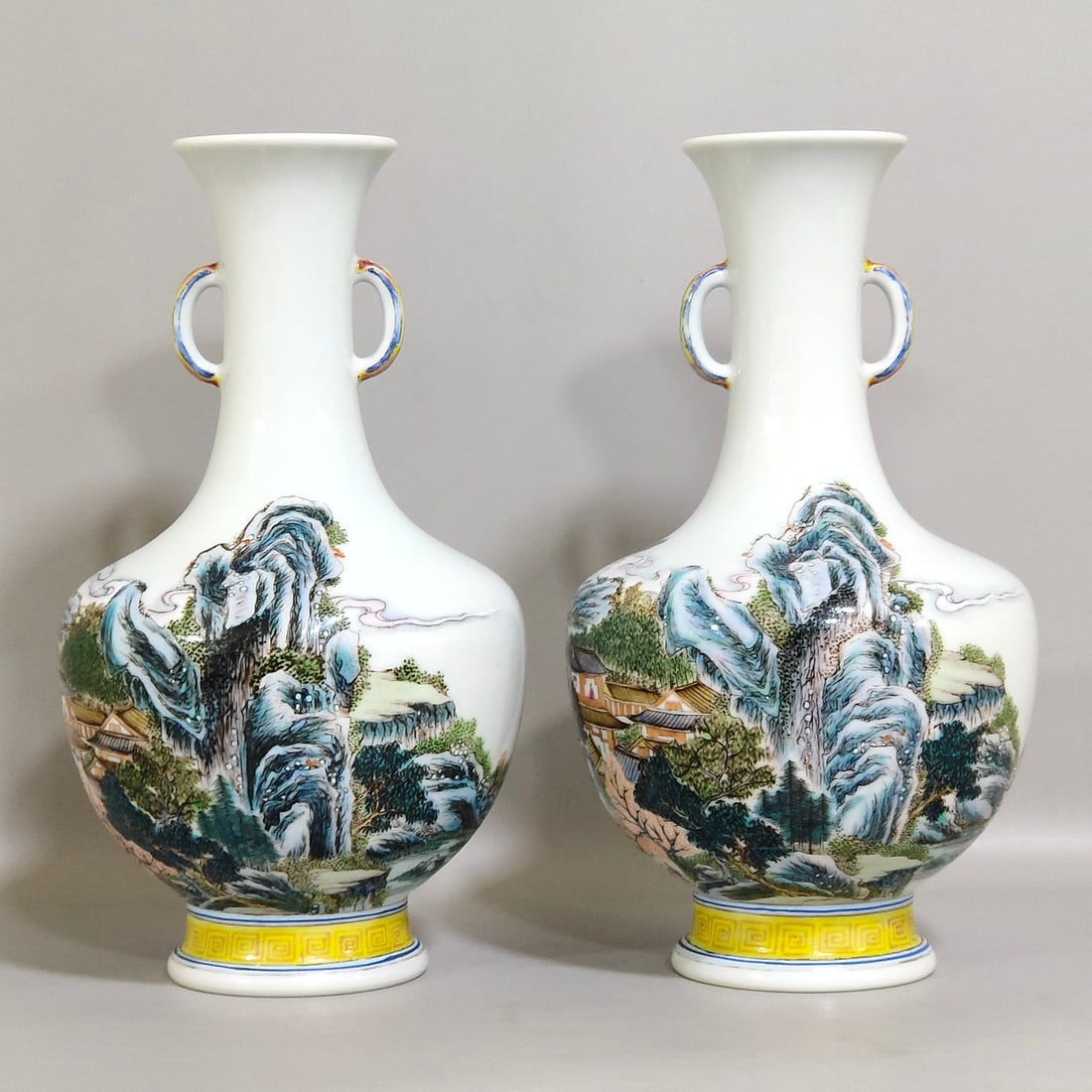 Qing Dynasty Yongzheng landscape amphorae: Size: Height 21.8 cm - Width 12 cm Materials: Porcelain Time Period: Qing dynasty Manufactured Date: Yongzheng Mark & Period Object: Chinese Antique ⛨ Purchase With Confidence ✔ Ver