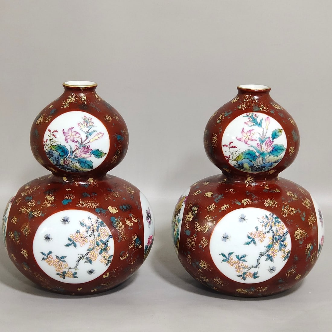 Qing Dynasty Yongzheng bronze color window flower gourd vase (1 of 9)