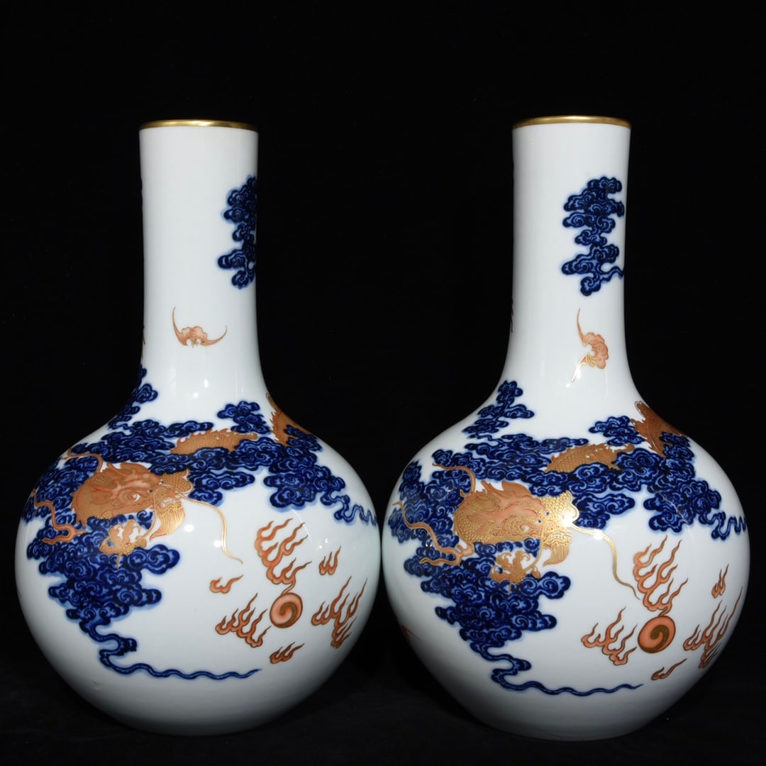 Qing Dynasty Qianlong blue and white alum red celestial sphere gold dragon vase (1 of 9)