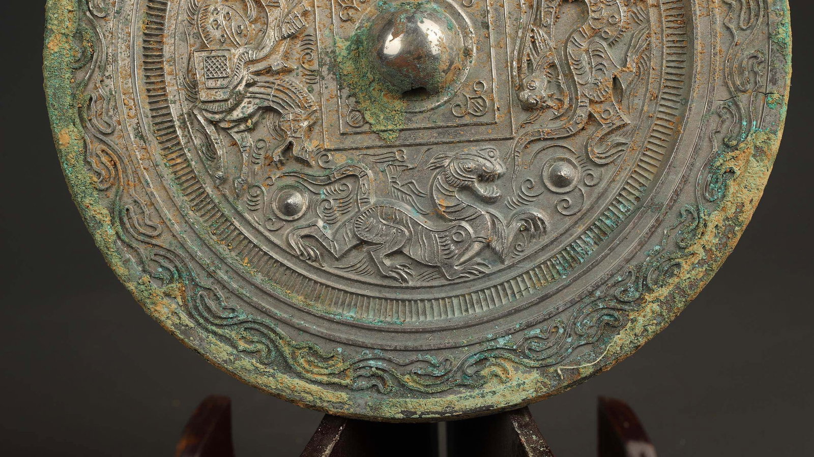 Han Dynasty Bronze hunting pattern mirror - 5