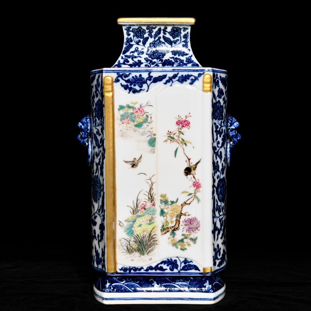 Qing Dynasty Qianlong blue and white pastel flower and bird pattern animal head vase: Size: Height 33.8 cm - Width 20 cm Materials: Porcelain Time Period: Qing dynasty Manufactured Date: Qianlong Mark & Period Object: Chinese Antique ⛨ Purchase With Confidence ✔ Veri