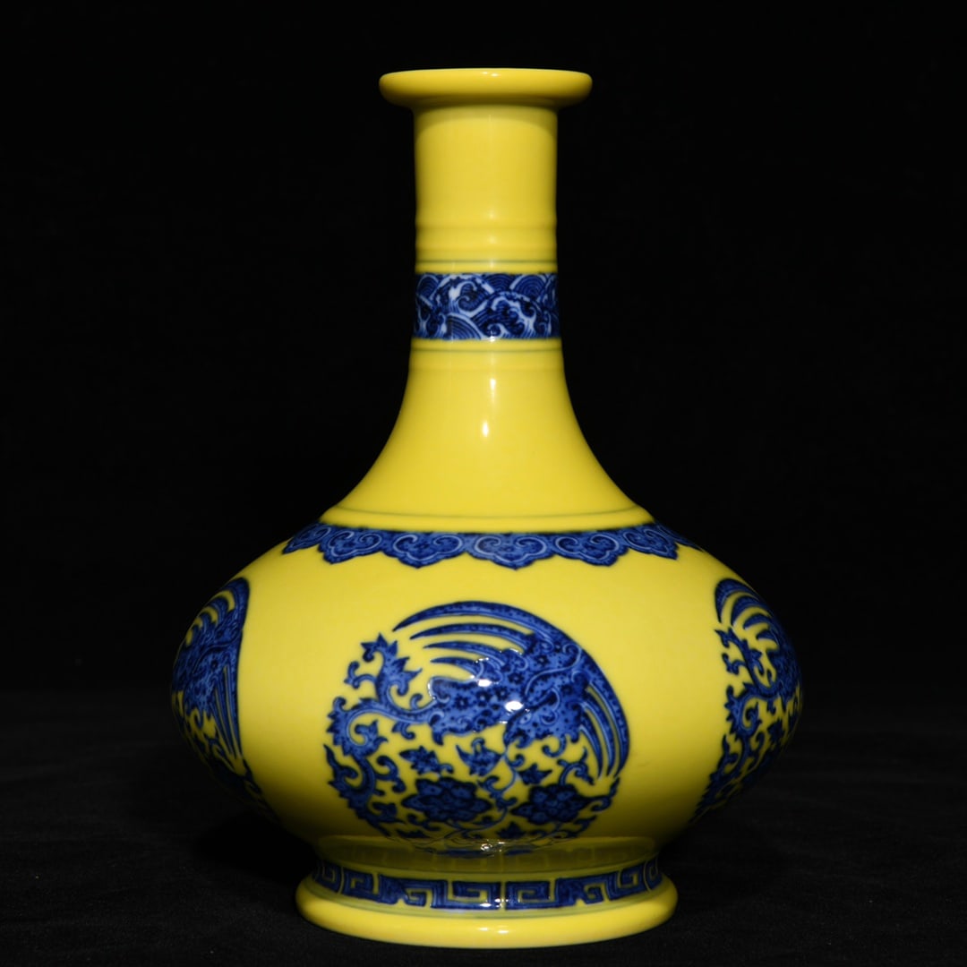 Qing Dynasty Yongzheng yellow glaze blue and white phoenix pattern flat belly vase (1 of 9)