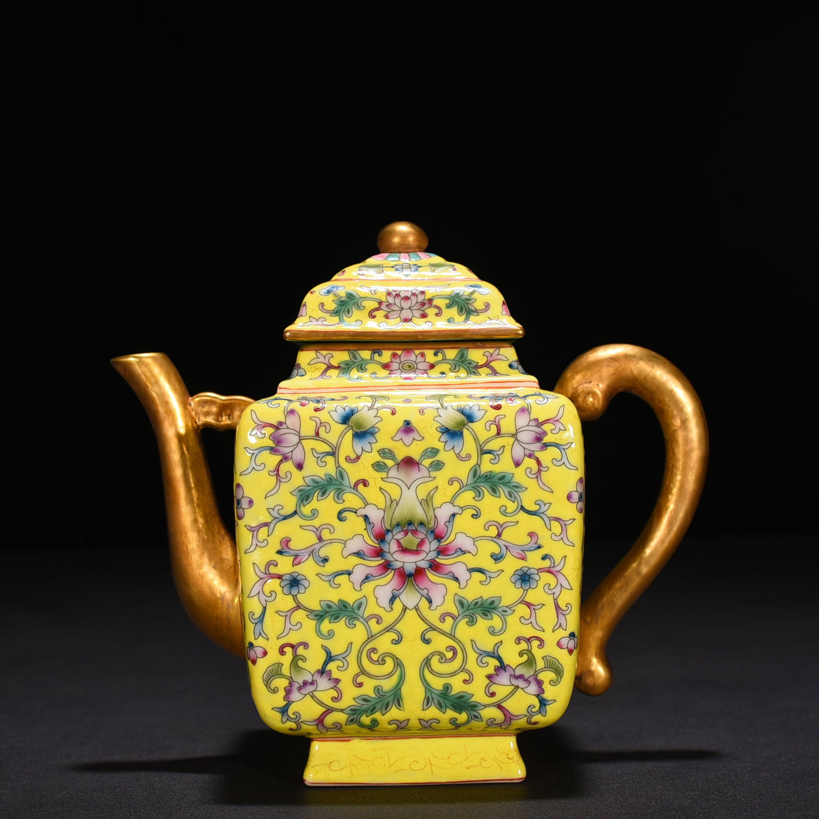 Qing Dynasty Yongzheng yellow ground pastel flower pattern square pot: Size: Height 17 cm - Width 17 cm Materials: Porcelain Time Period: Qing dynasty Manufactured Date: Yongzheng Mark & Period Object: Chinese Antique ⛨ Purchase With Confidence ✔ Verif