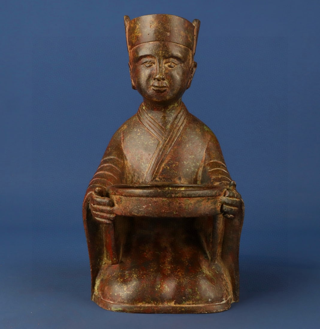 Han Dynasty Bronze inscribed human lamp plate: Size: Height 25 cm - Width 17 cm Materials: Bronze Time Period: Han dynasty Manufactured Date: 1st Century Period Object: Chinese Antique ⛨ Purchase With Confidence ✔ Verified Aucti