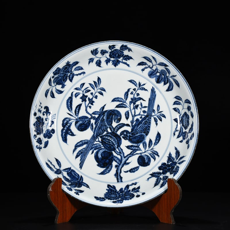 Ming Dynasty Xuande blue and white flower and fruit parrot pattern plate (1 of 9)