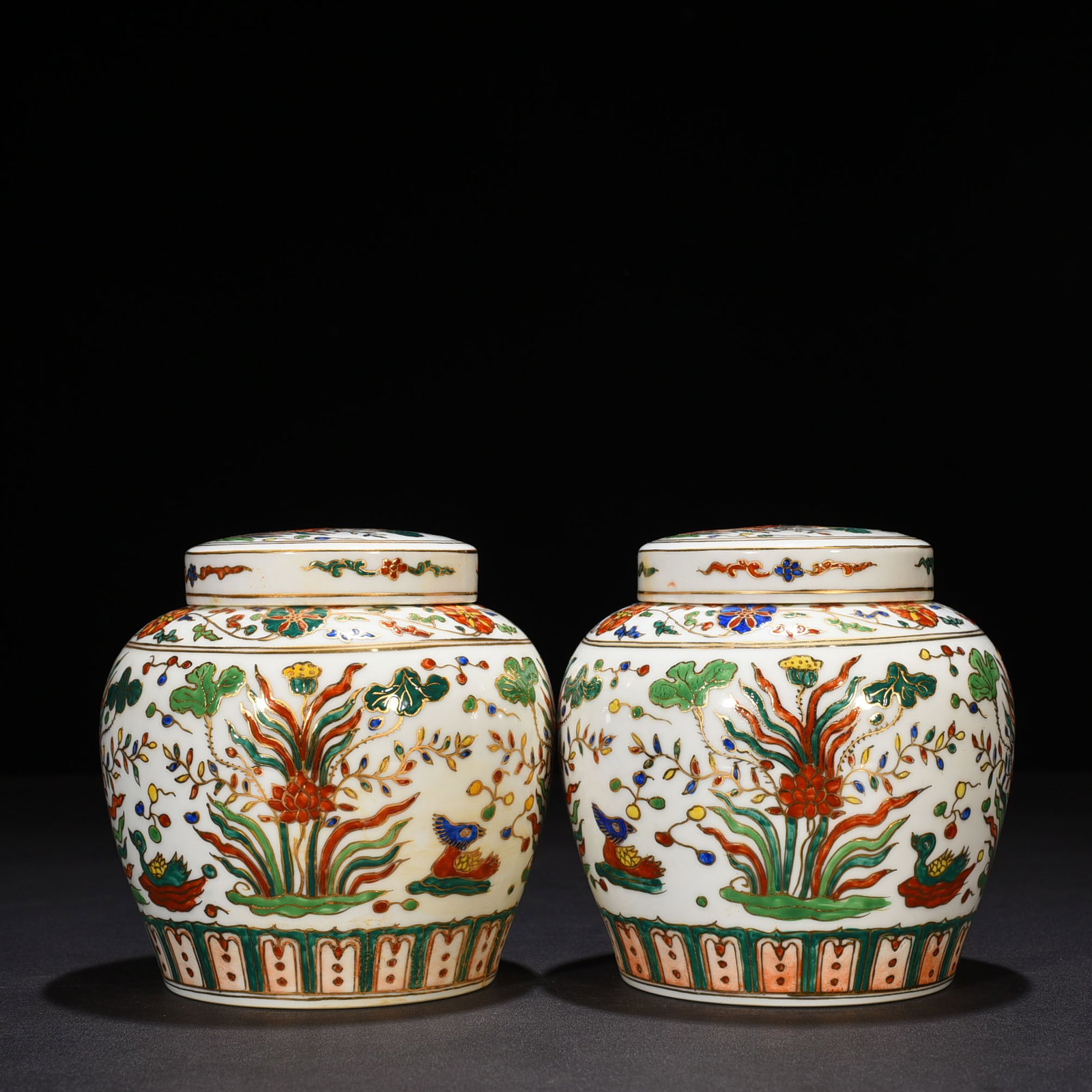 Ming Dynasty Chenghua five-color gold lotus pond and mandarin duck pattern Tianzi jar: Size: Height 13 cm - Width 13 cm Materials: Porcelain Time Period: Ming dynasty Manufactured Date: Chenghua Mark & Period Object: Chinese Antique ⛨ Purchase With Confidence ✔ Verifi