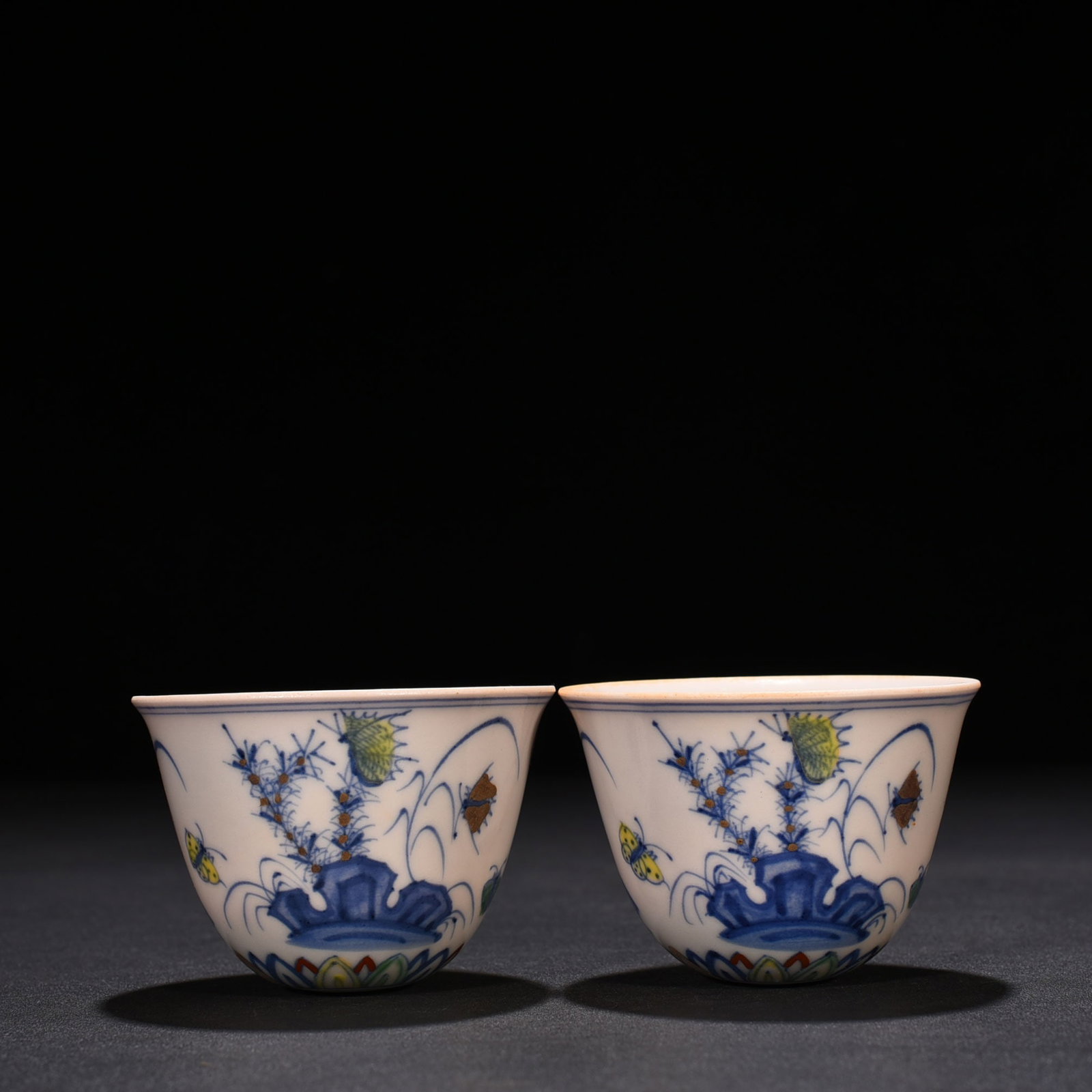 Ming Dynasty Chenghua Doucai Colorful Purple Wanguifei Model Three-Autumn Pattern Tumbler (1 of 8)