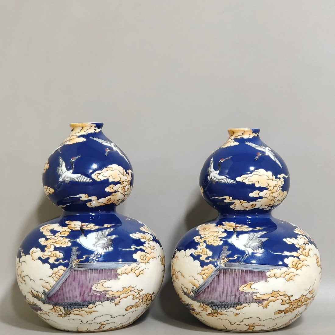 Qing Dynasty Yongzheng Festival blue-glazed Xianyunyehe gourd vase: Size: Height 14 cm - Width 9.5 cm Materials: Porcelain Time Period: Qing dynasty Manufactured Date: Yongzheng Mark & Period Object: Chinese Antique ⛨ Purchase With Confidence ✔ Veri