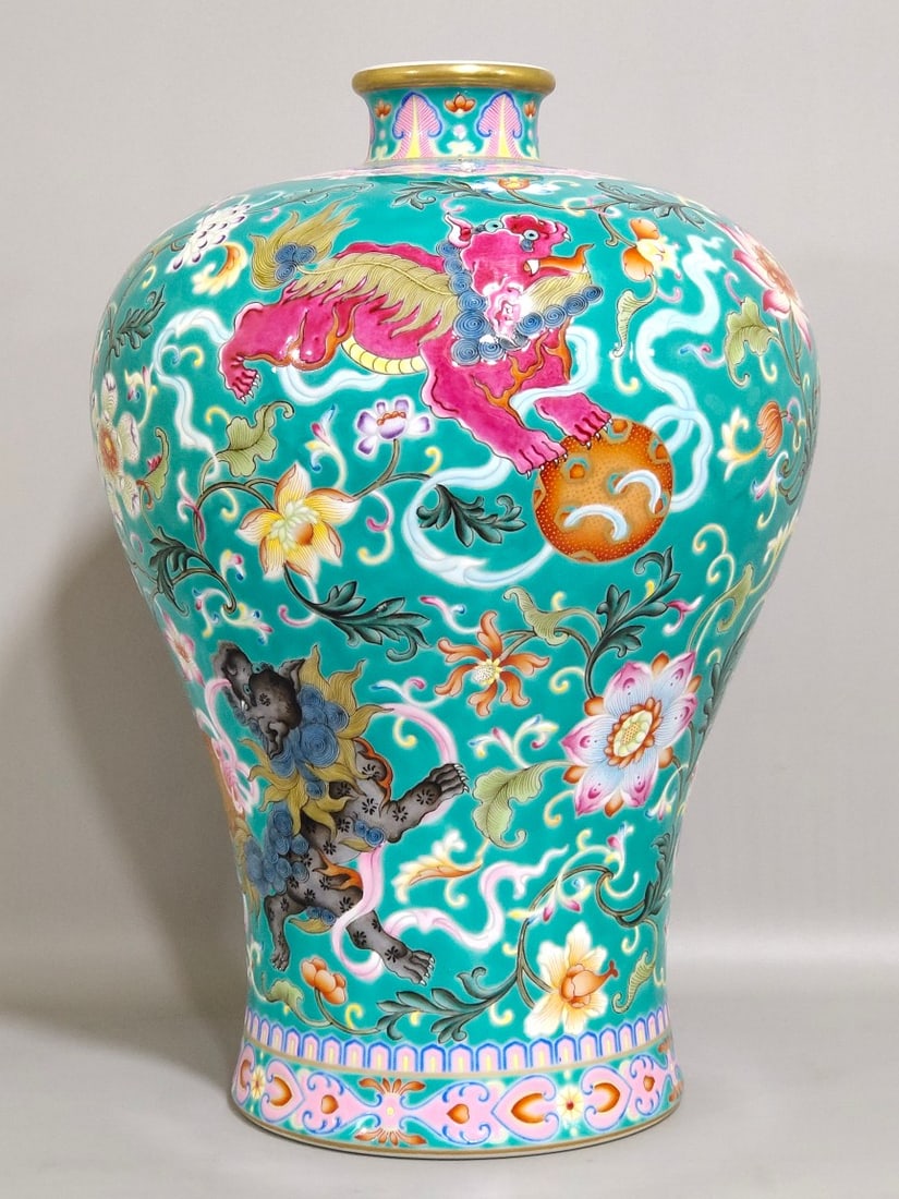 Qing Dynasty Yongzheng Greenland Everything Happens Plum Vase (1 of 8)