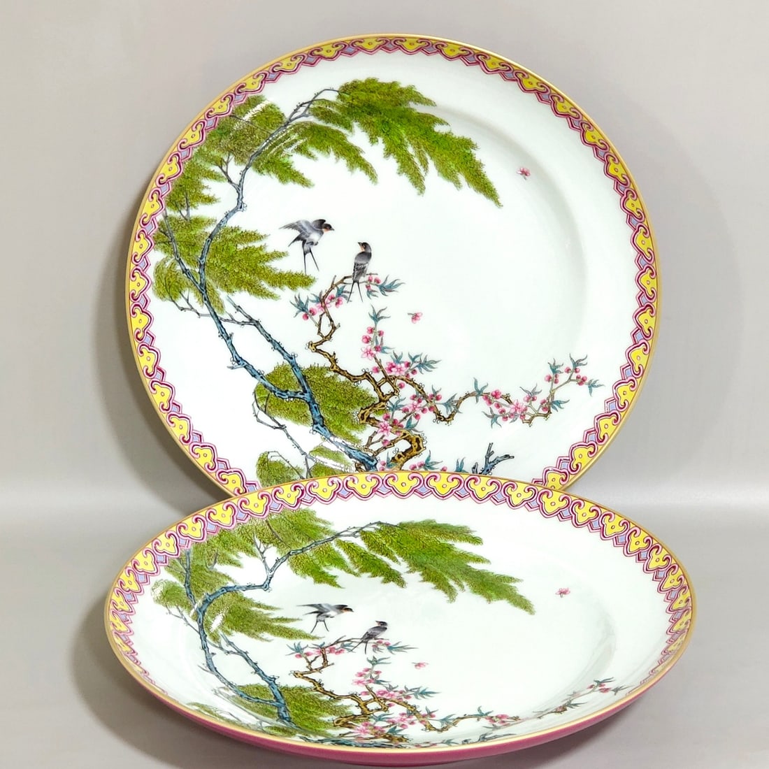 Qing Dynasty Yongzheng rouge red apricot forest spring swallow dish (1 of 9)