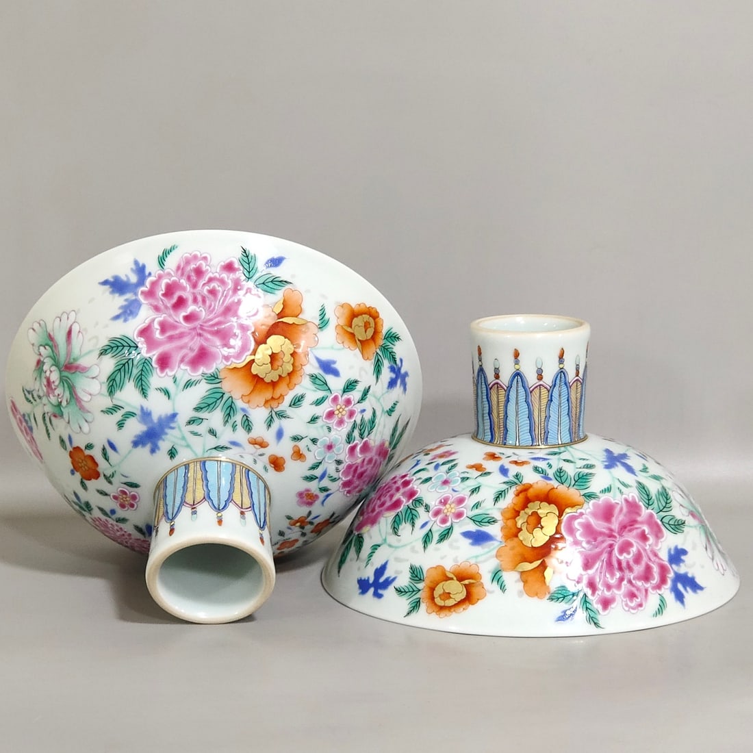 Qing Dynasty Yongzheng exquisite floral tall bowl (1 of 9)