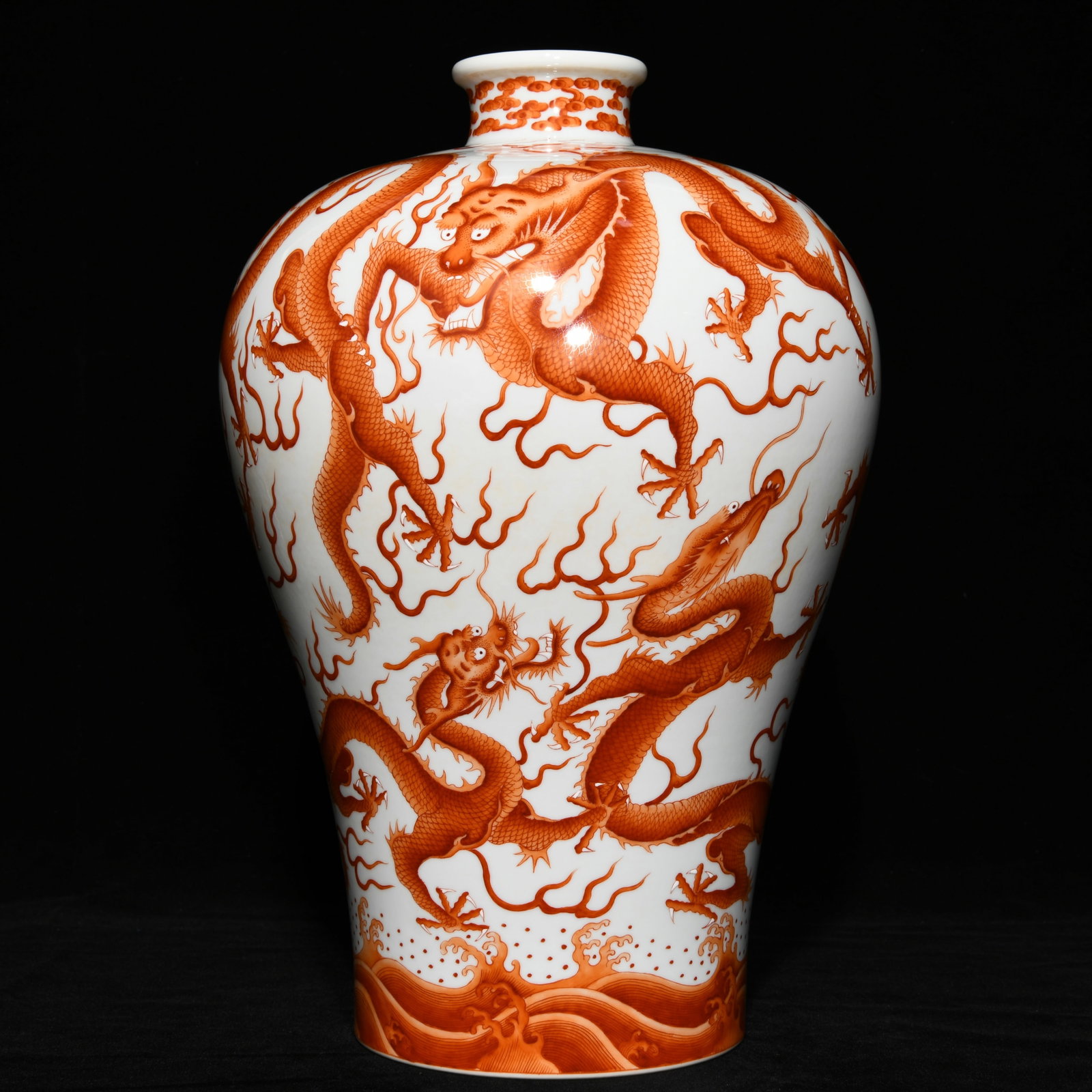 Qing Dynasty Yongzheng alum red nine dragon pattern plum vase (1 of 9)