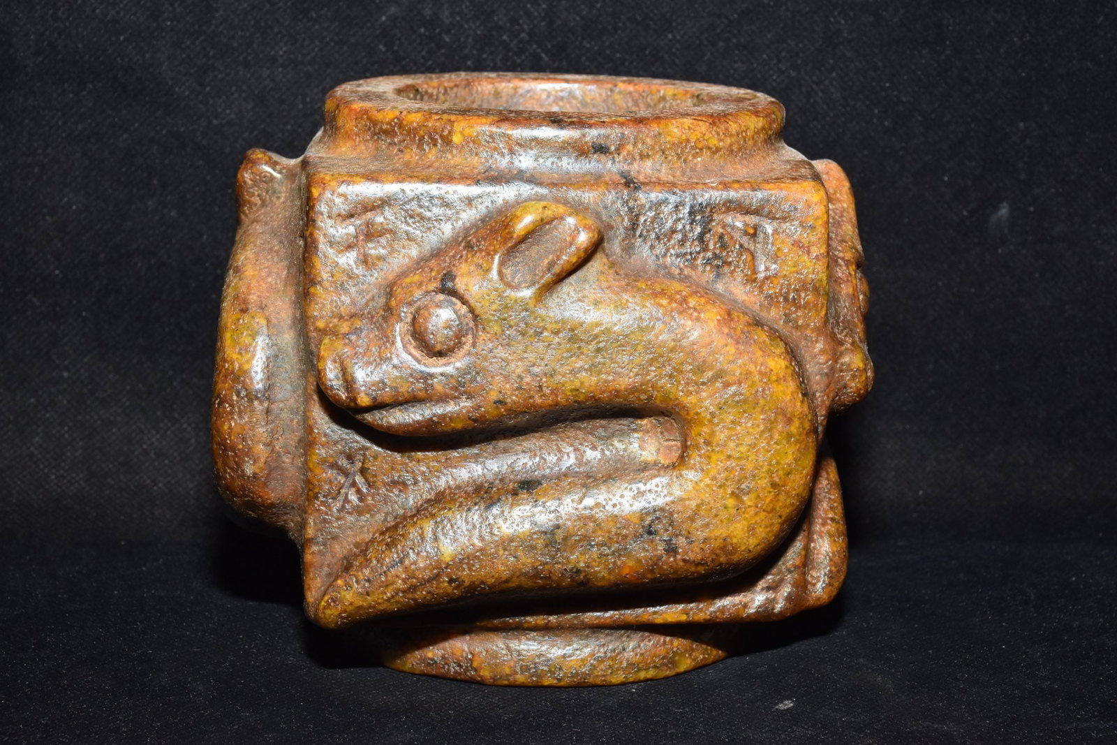 Chinese Hongshan culture jade carved ornaments: Size: Height 12 cm - Width 11.5 cm Materials: Natural Jade Time Period: Hongshan Culture Manufactured Date: 3000-BC Object: Chinese Antique ⛨ Purchase With Confidence ✔ Verified Auc