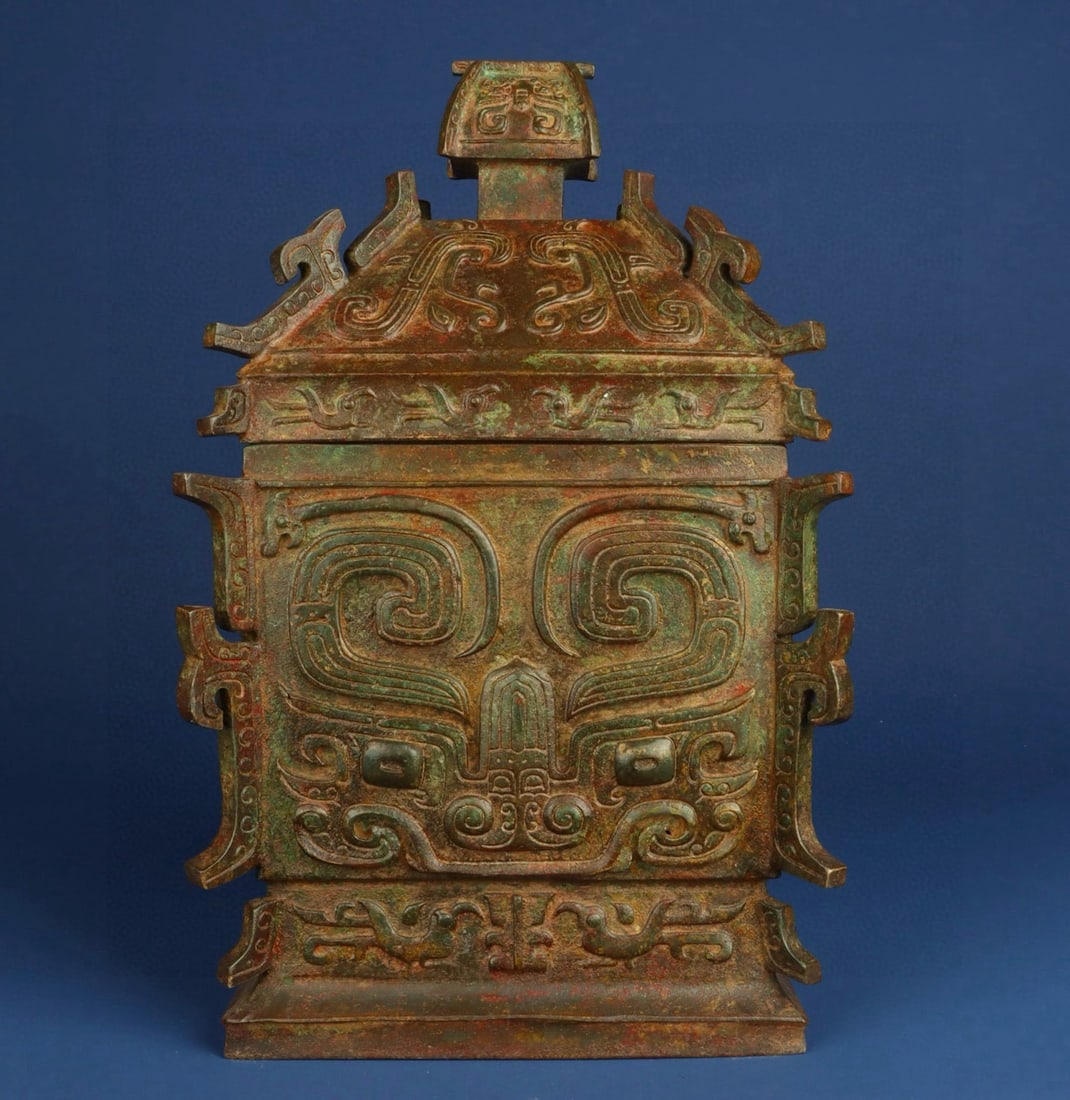 Zhou Dynasty Bronze animal face square: Size: Height 34 cm - Width 21 cm Materials: Bronze Time Period: Zhou dynasty Manufactured Date: 1050-BC Period Object: Chinese Antique ⛨ Purchase With Confidence ✔ Verified Auction
