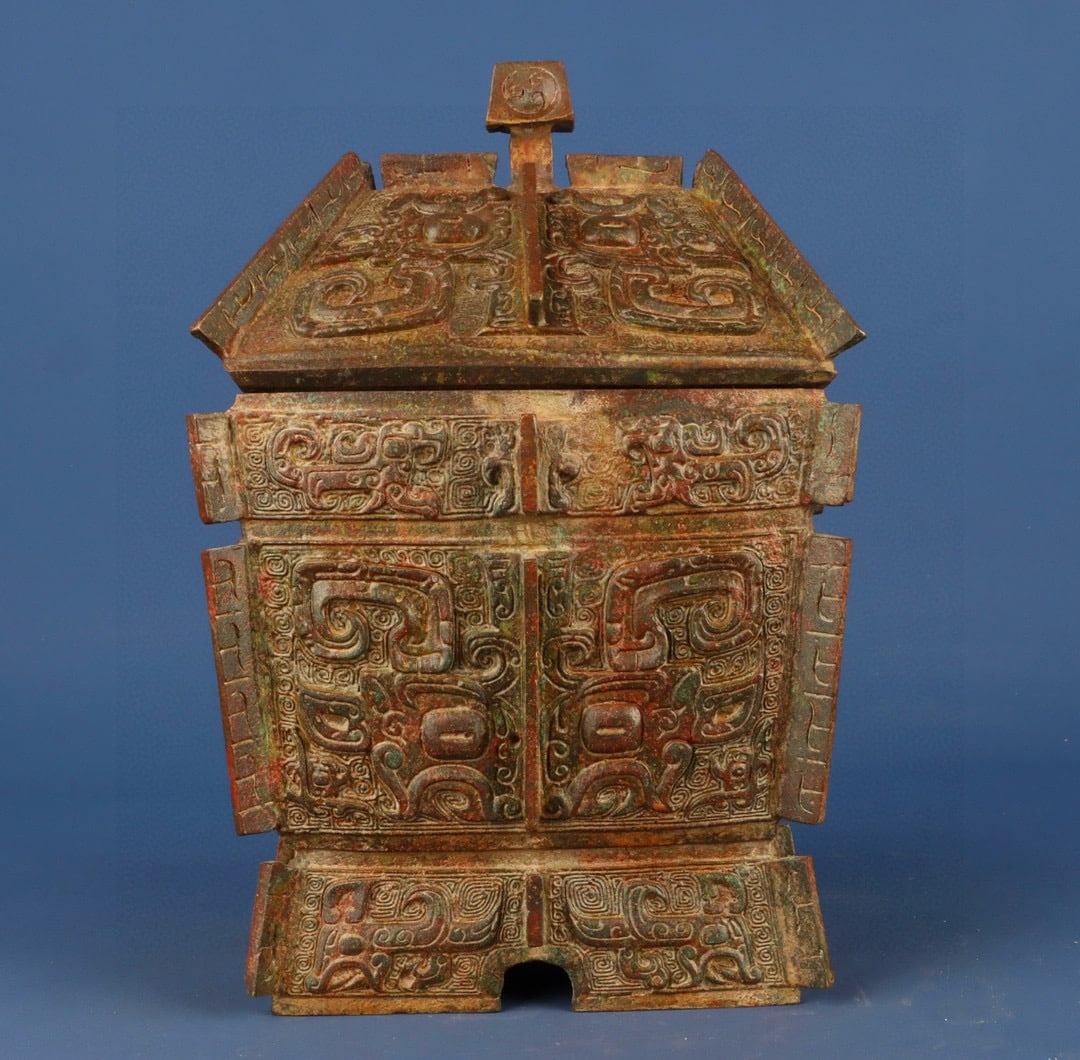 Zhou Dynasty Bronze animal-faced Fang Yi wine container: Size: Height 26 cm - Width 17 cm Materials: Bronze Time Period: Zhou dynasty Manufactured Date: 1050-BC Period Object: Chinese Antique ⛨ Purchase With Confidence ✔ Verified Auction
