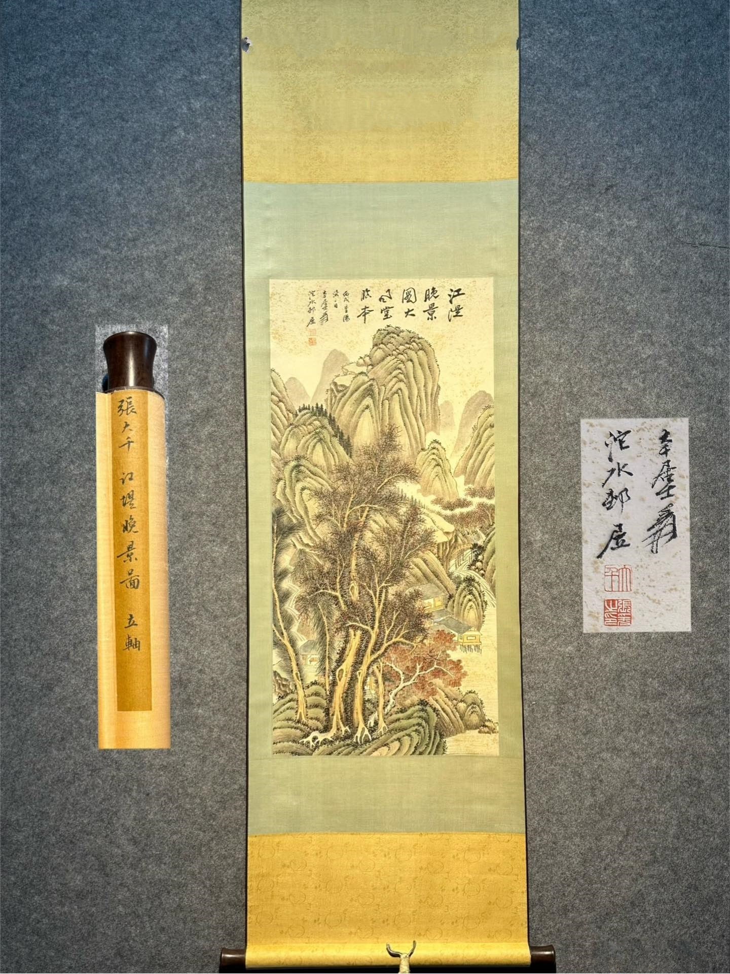 Chinese scroll painting Qing dynasty Zhang Daqian: Size: Height 90 cm - Width 43 cm Materials: Silk Time Period: Qing dynasty Manufactured by: Zhang Daqian Object: Chinese Antique Zhang Daqian's exquisite hand-painted paper painting, "Evening View of 
