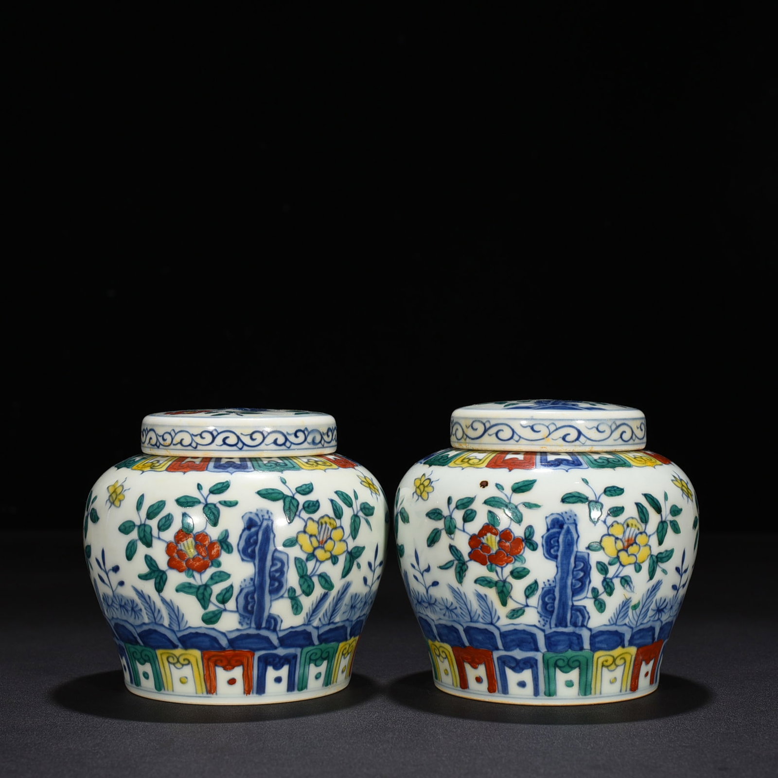 Ming Dynasty Chenghua Doucai Lake Stone Flower Pattern Tianzi Jar (1 of 8)