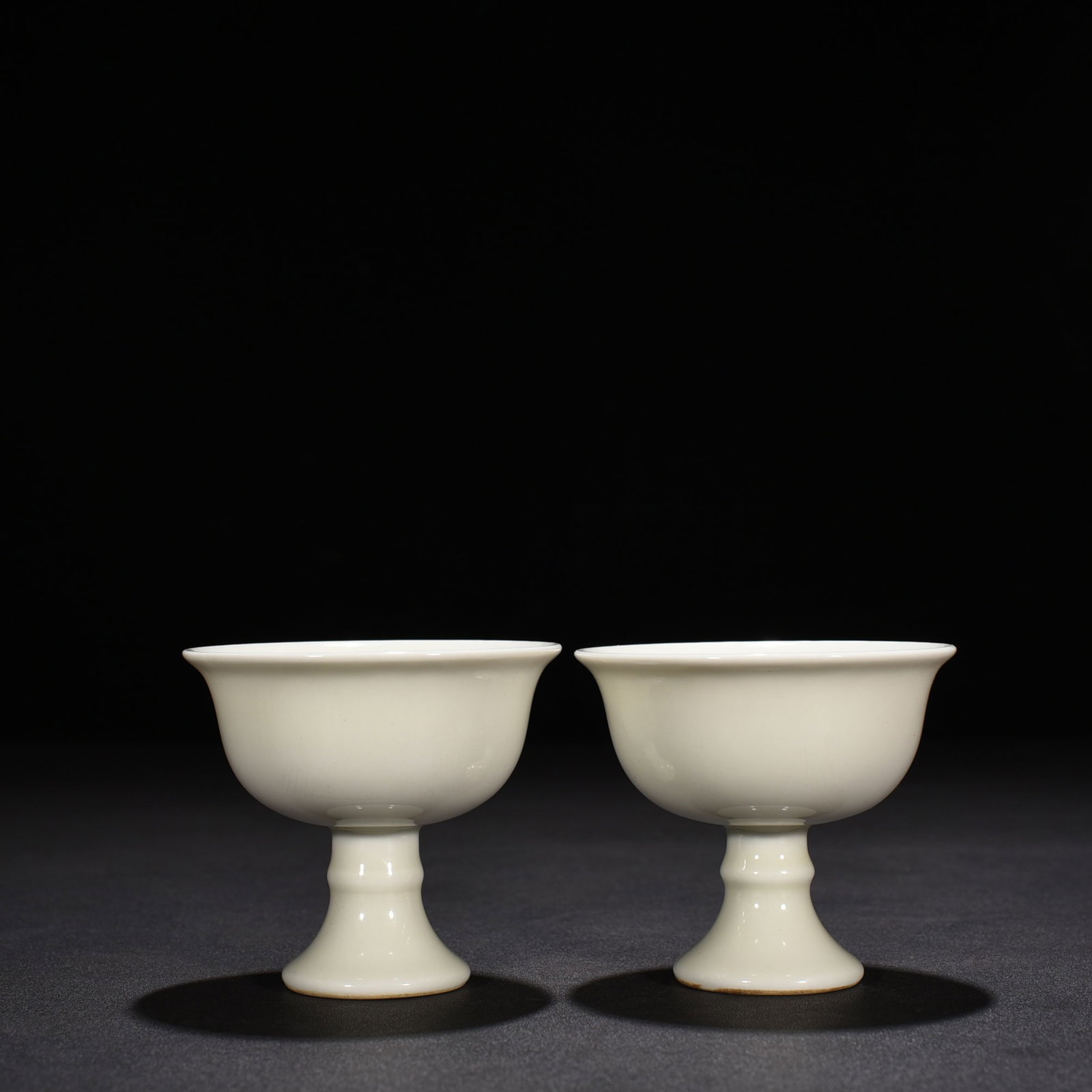 Ming Dynasty Chenghua sweet white glaze stem cup (1 of 7)