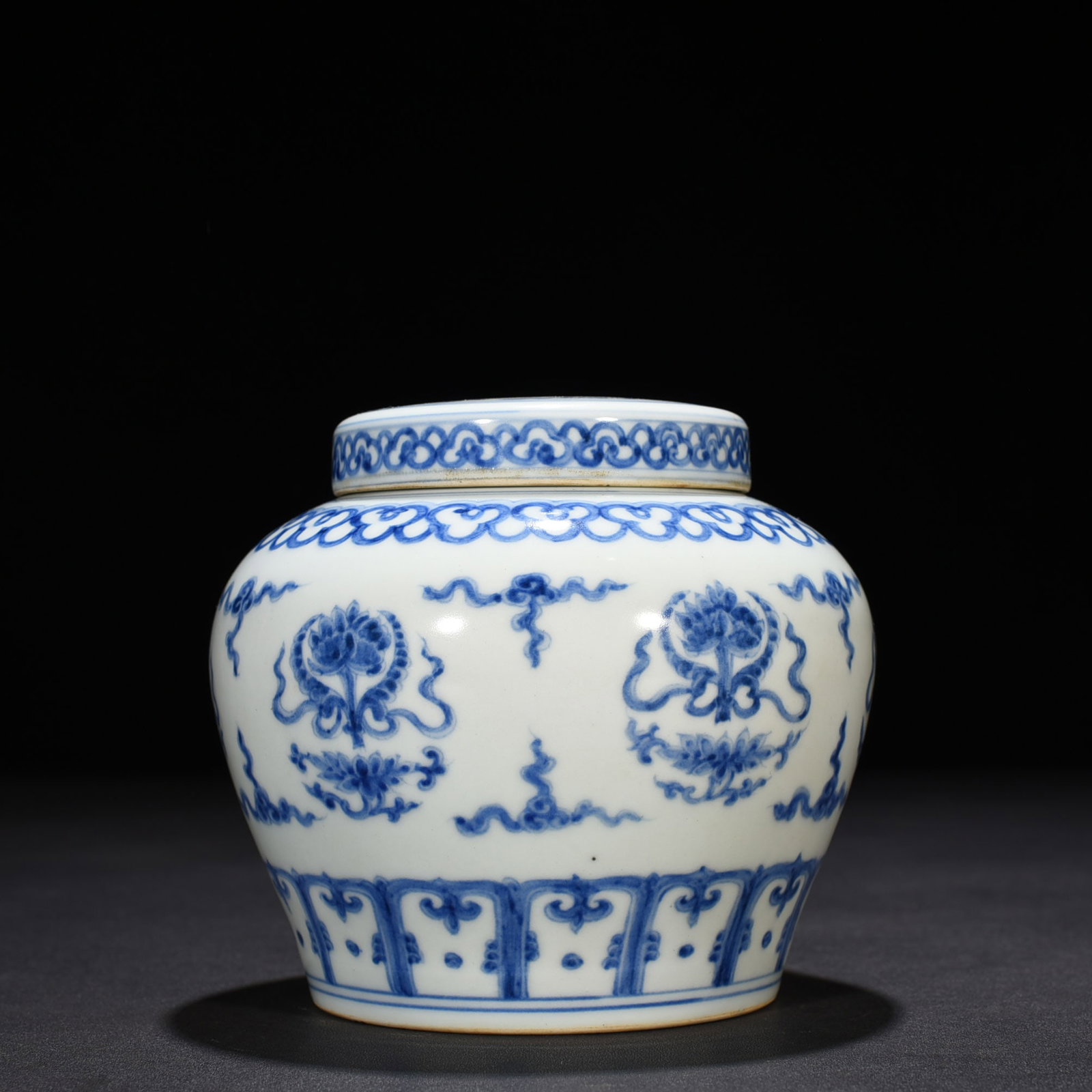Ming Dynasty Chenghua blue and white Baoxiang pattern Tianzi jar (1 of 7)