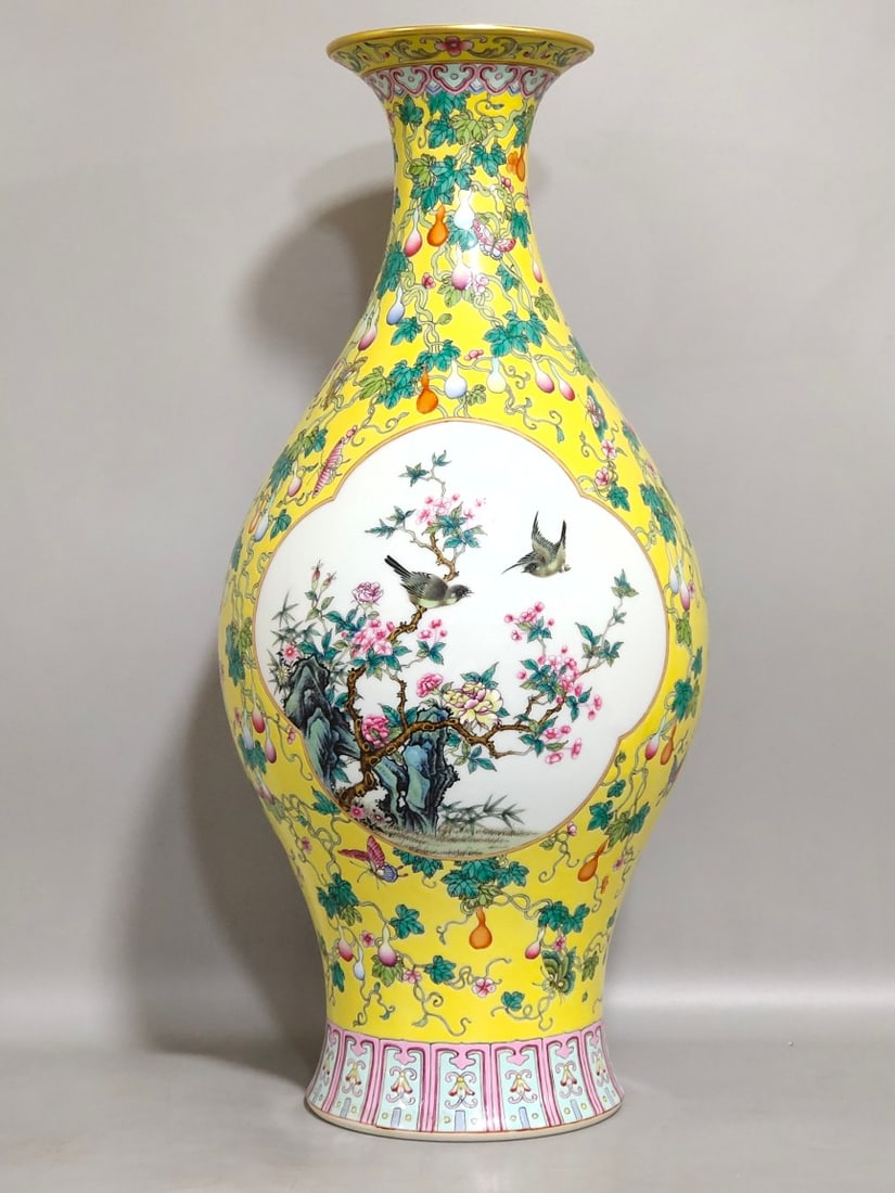 Qing Dynasty Yongzheng yellow-glazed windows and flowers and birds olive vase (1 of 8)