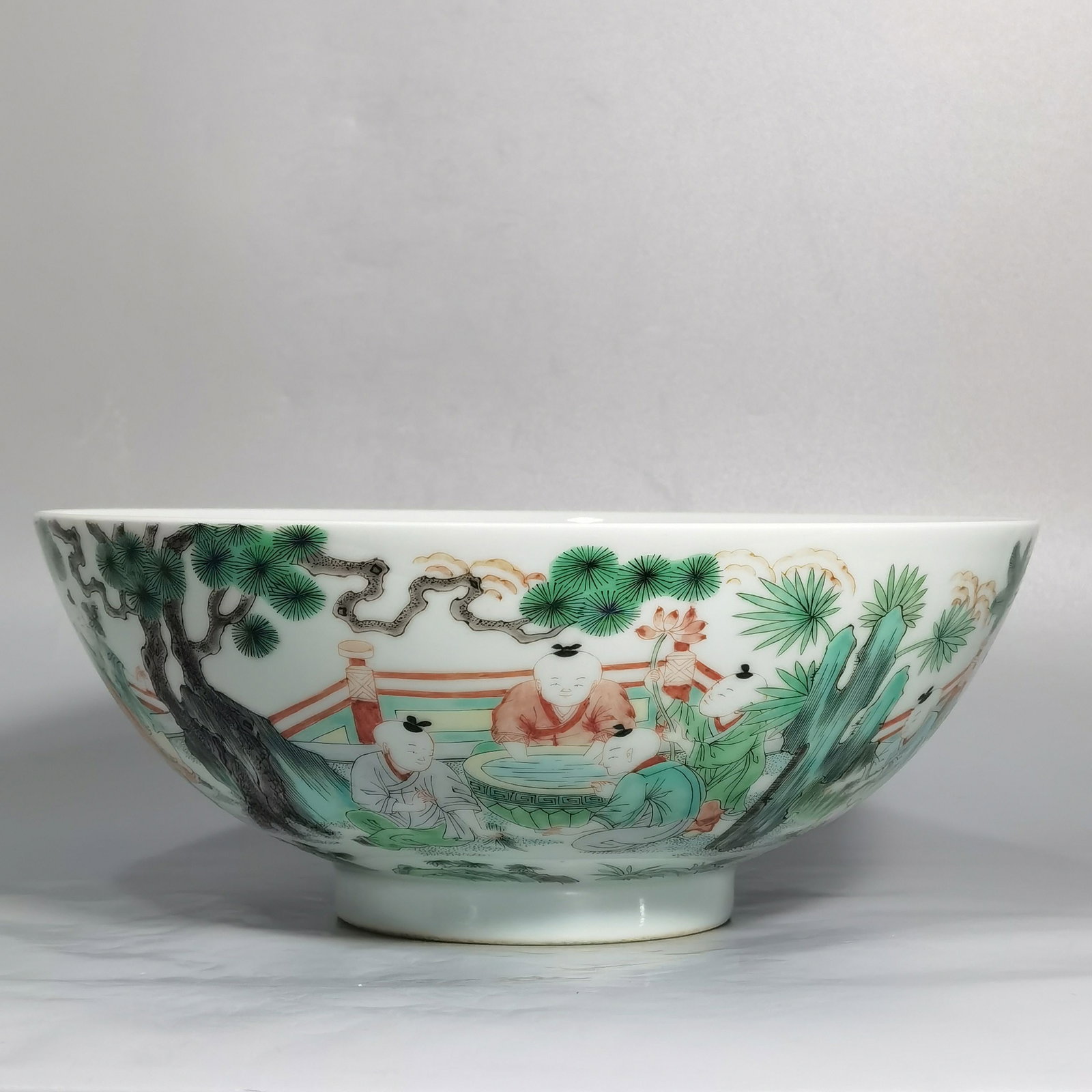 Qing Dynasty Kangxi Famille varte large bowl (1 of 8)
