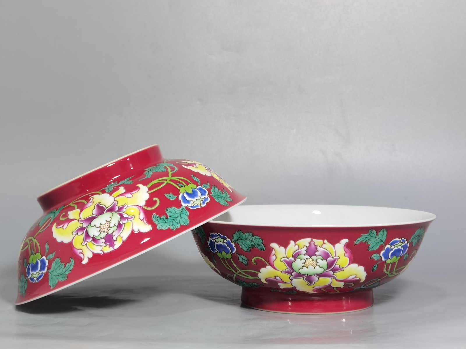 Qing Dynasty Yongzheng enamel and rouge red earthenware bowls: Size: Width 14.3 cm - Height 5 cm Materials: Porcelain Time Period: Qing dynasty Manufactured Date: Yongzheng Period Object: Chinese Antique ⛨ Purchase With Confidence ✔ Verified Au