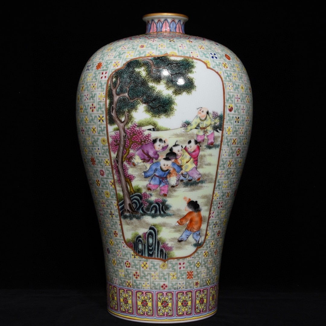 Qing Dynasty Yongzheng Pastel windowed plum vase (1 of 9)