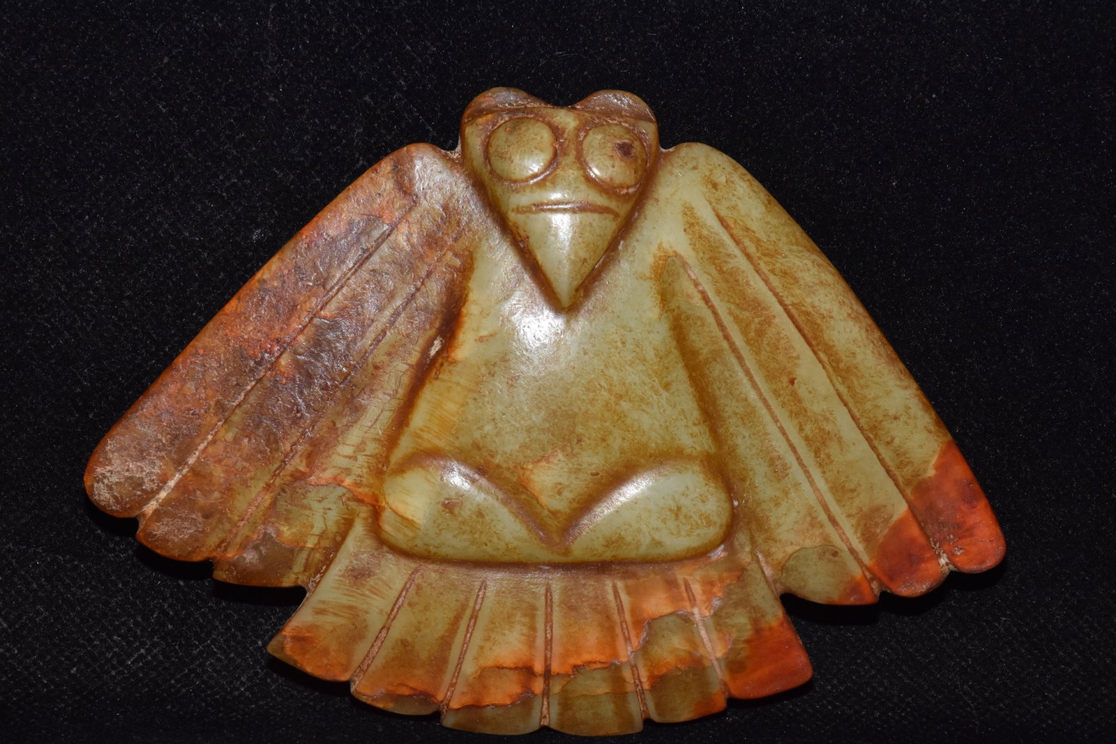 Chinese Hongshan culture jade carved ornaments: Size: Height 9.5 cm - Width 12.8 cm Materials: Natural Jade Time Period: Hongshan Culture Manufactured Date: 3000-BC Object: Chinese Antique ⛨ Purchase With Confidence ✔ Verified Au