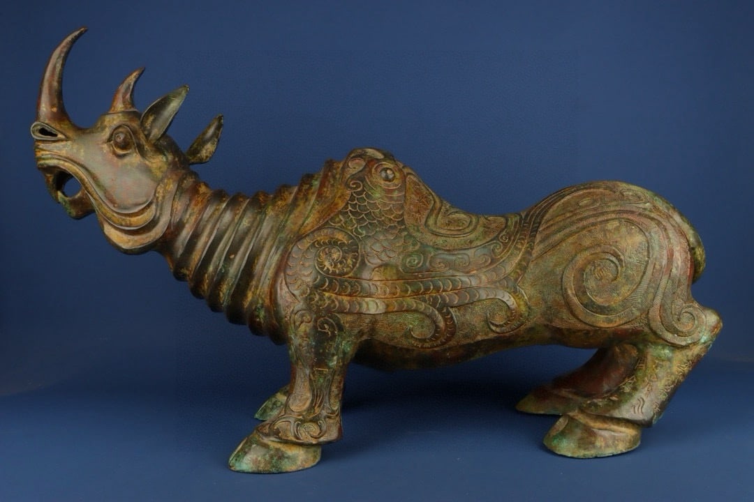 Zhou Dynasty Bronze phoenix and bird pattern rhinoceros Pot: Size: Height 46 cm - Width 78 cm Materials: Bronze Time Period: Zhou dynasty Manufactured Date: 1050-BC Period Object: Chinese Antique ⛨ Purchase With Confidence ✔ Verified Auction