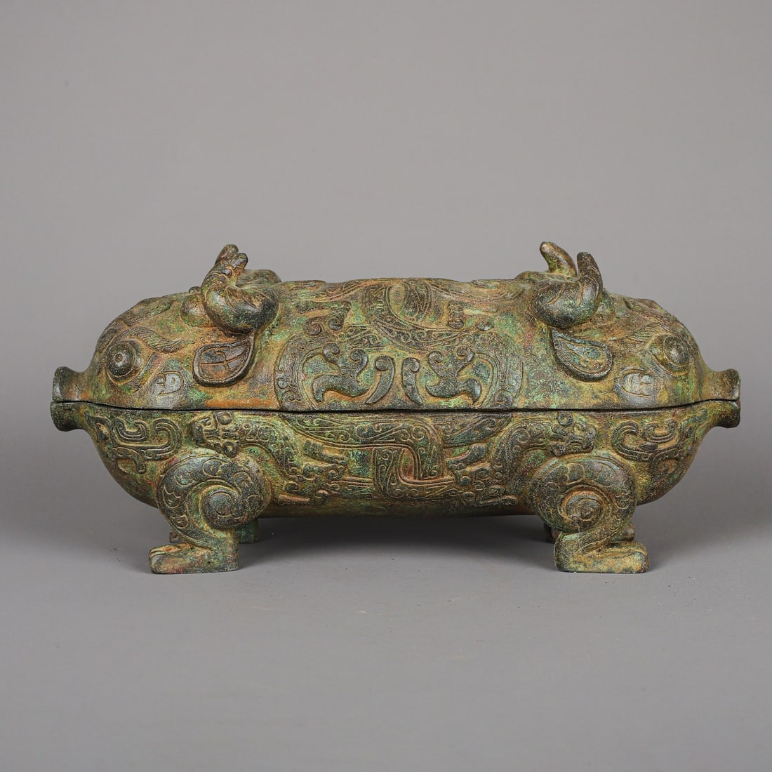 Zhou Dynasty Bronze two-headed beast Box: Size: Height 12 cm - Width 24 cm Materials: Bronze Time Period: Zhou dynasty Manufactured Date: 1050-BC Period Object: Chinese Antique ⛨ Purchase With Confidence ✔ Verified Auction