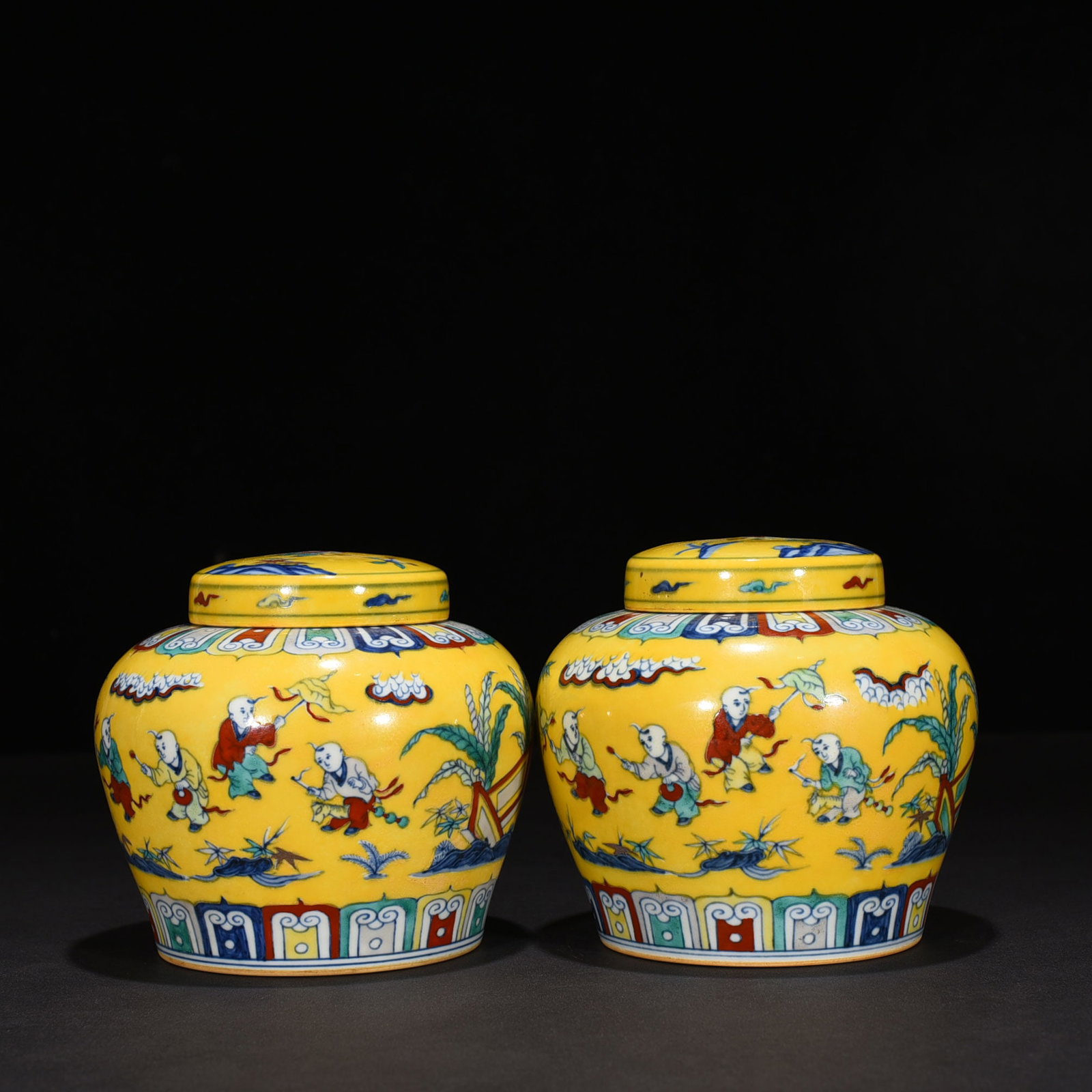 Ming Dynasty Chenghua yellow ground Doucai baby playing pattern Tianzi jar (1 of 9)