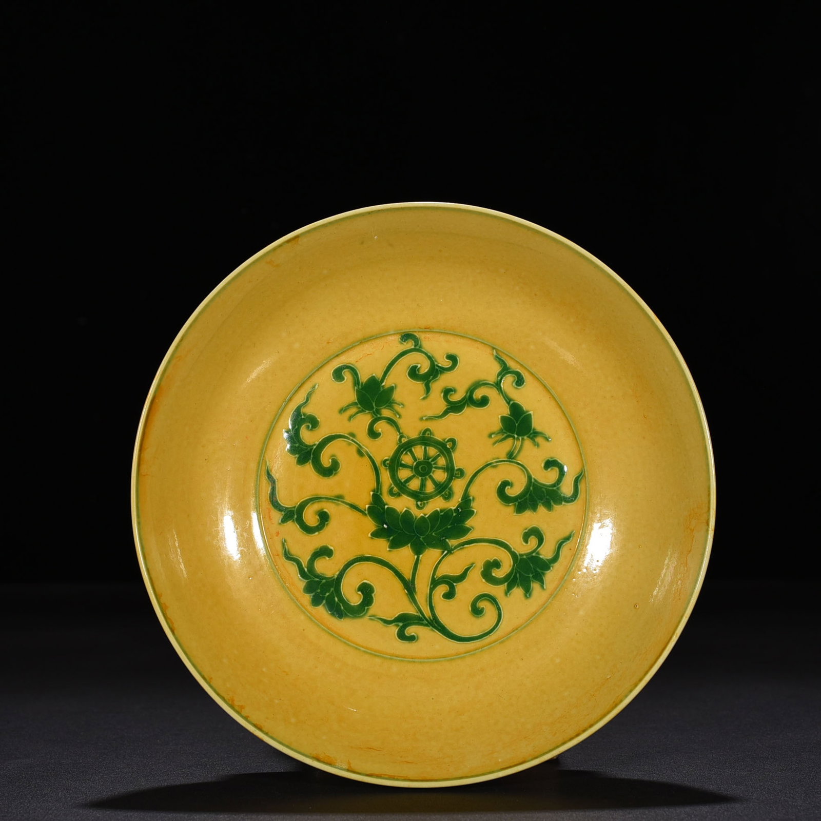 Ming Dynasty Chenghua yellow enamel flower pattern plate (1 of 6)