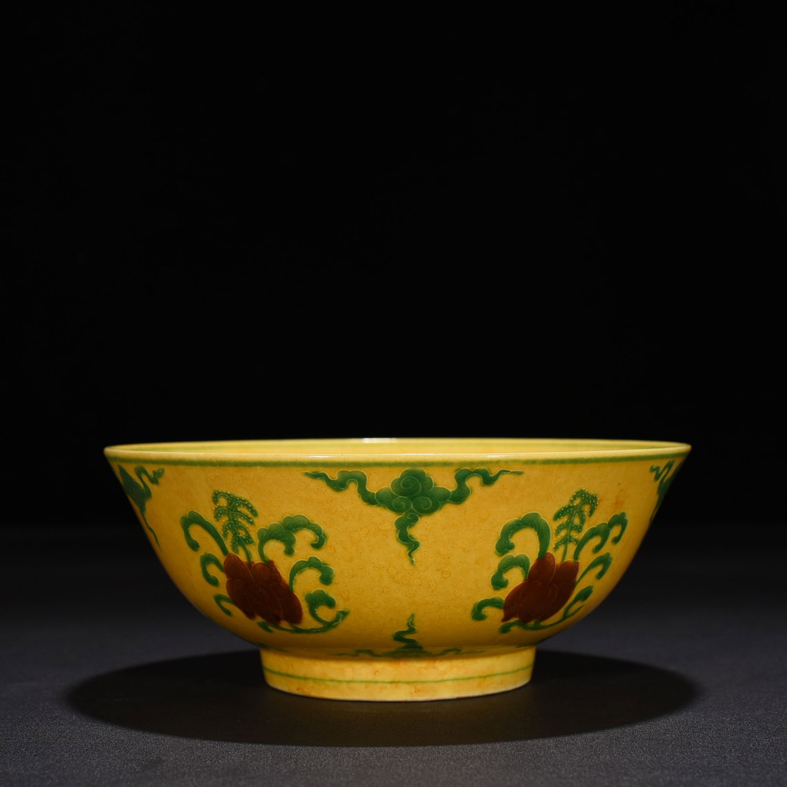 Ming Dynasty Chenghua yellow glazed enamel folded branches flowers and fruits bowl: Size: Width 18.5 cm - Height 7 cm Materials: Porcelain Time Period: Ming dynasty Manufactured Date: Chenghua Mark & Period Object: Chinese Antique ⛨ Purchase With Confidence ✔ Verif
