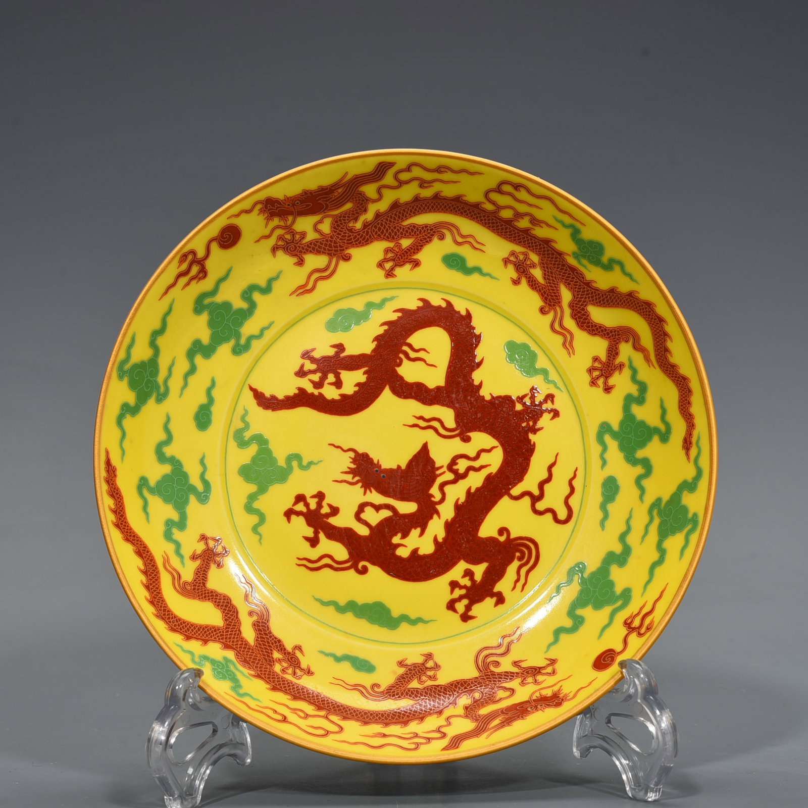 Ming Dynasty Chenghua yellow glaze red and green colored dragon pattern dish: Size: Width 21 cm - Height 5 cm Materials: Porcelain Time Period: Ming dynasty Manufactured Date: Chenghua Mark & Period Object: Chinese Antique ⛨ Purchase With Confidence ✔ Verifie