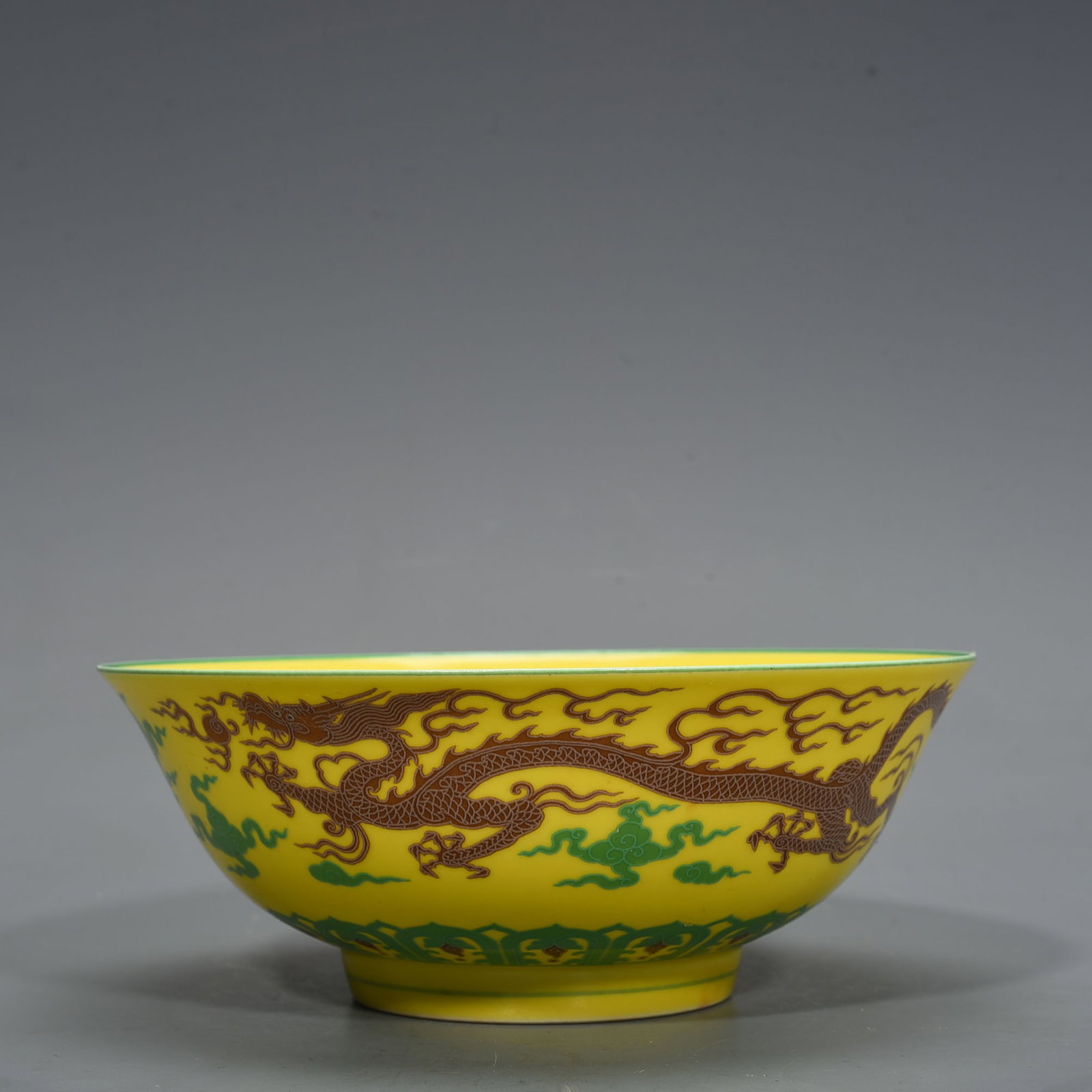 Ming Dynasty Chenghua yellow glaze brown color dragon pattern bowl: Size: Width 20 cm - Height 7 cm Materials: Porcelain Time Period: Ming dynasty Manufactured Date: Chenghua Mark & Period Object: Chinese Antique ⛨ Purchase With Confidence ✔ Verifie