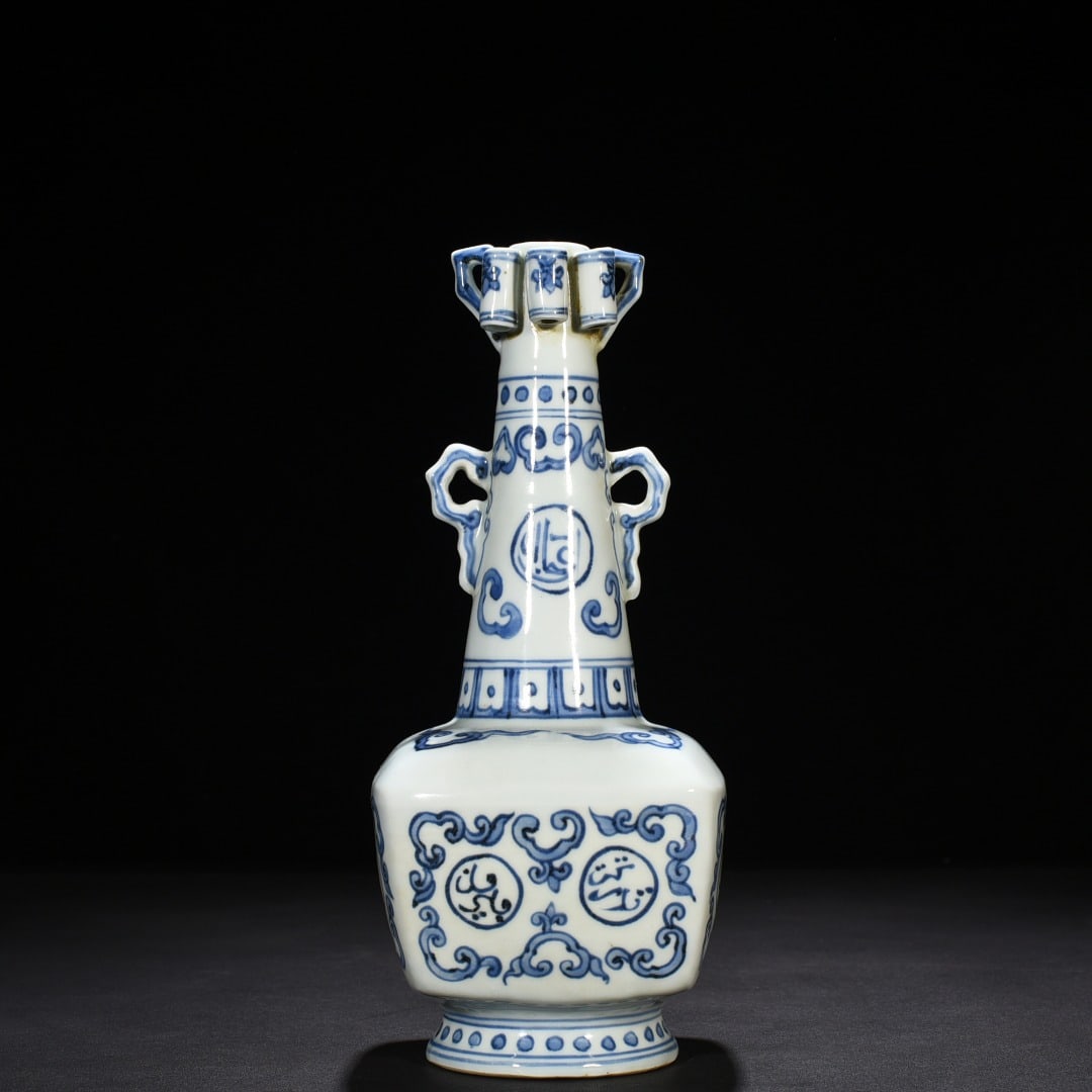 Ming Dynasty Zhengde blue and white Arabic multiple tubes amphora: Size: Height 30 cm - Width 11 cm Materials: Porcelain Time Period: Ming dynasty Manufactured Date: Zhengde Mark & Period Object: Chinese Antique ⛨ Purchase With Confidence ✔ Verifie