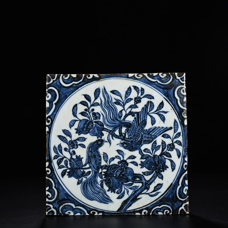 Ming Dynasty Yongle Dabaoen Temple blue and white folded branches flower and bird wall tiles: Size: Height 20 cm - Width 3 cm Materials: Porcelain Time Period: Ming dynasty Manufactured Date: Yongle Mark & Period Object: Chinese Antique ⛨ Purchase With Confidence ✔ Verified
