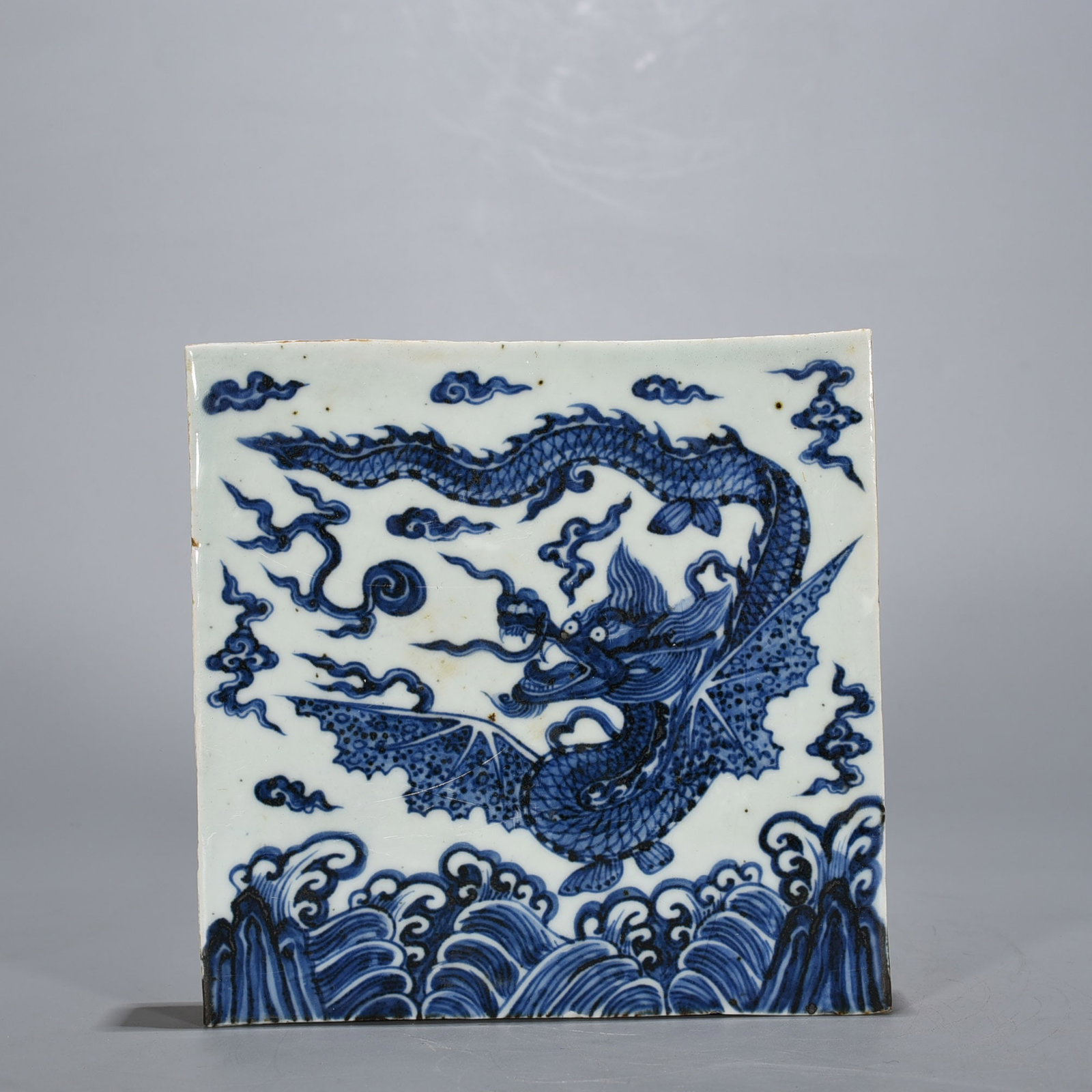 Ming Dynasty Yongle Dabaoen Temple blue and white winged dragon wall tiles: Size: Height 20 cm - Width 3 cm Materials: Porcelain Time Period: Ming dynasty Manufactured Date: Yongle Mark & Period Object: Chinese Antique ⛨ Purchase With Confidence ✔ Verified