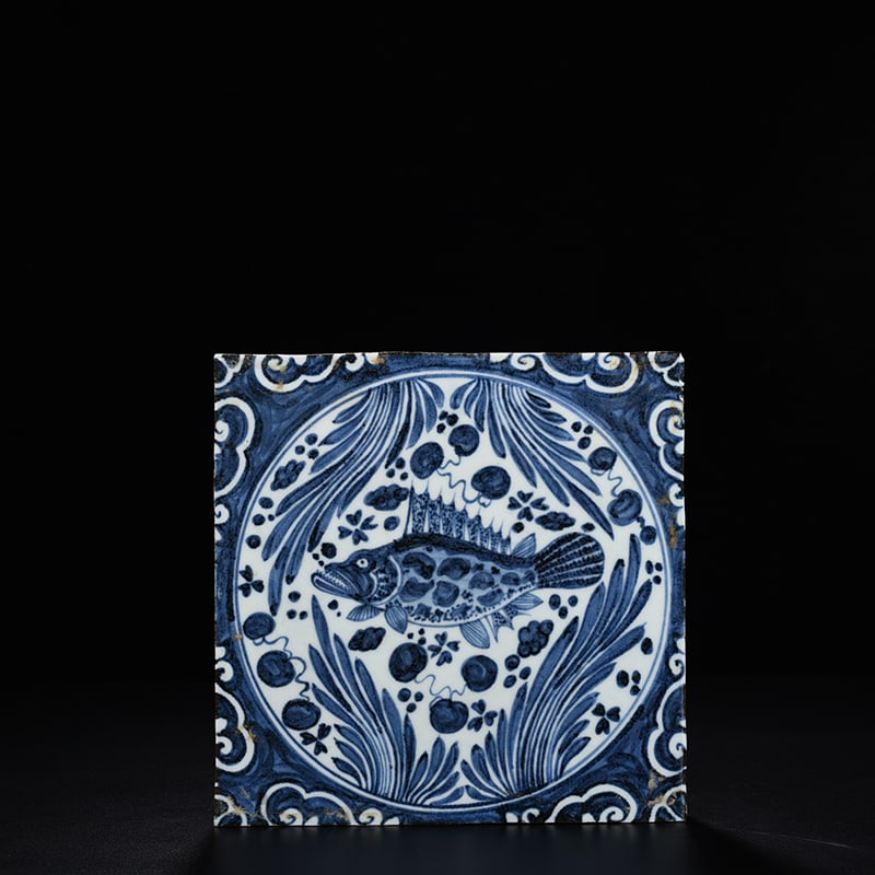 Ming Dynasty Yongle Dabaoen Temple blue and white fish and algae wall tiles: Size: Height 20 cm - Width 3 cm Materials: Porcelain Time Period: Ming dynasty Manufactured Date: Yongle Mark & Period Object: Chinese Antique ⛨ Purchase With Confidence ✔ Verified