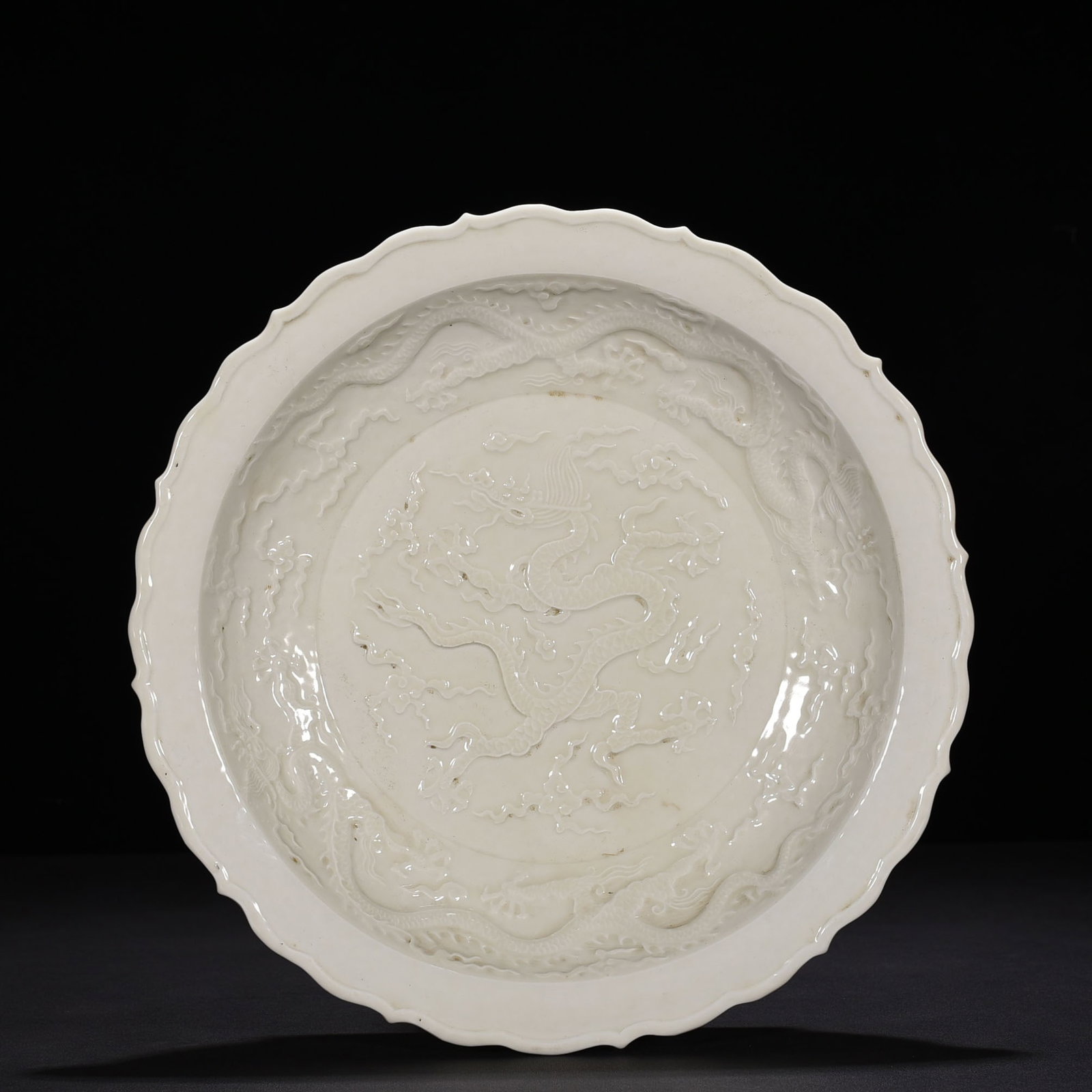 Ming Dynasty Yongle sweet white glaze carved dragon pattern rhombus edge folding plate (1 of 7)