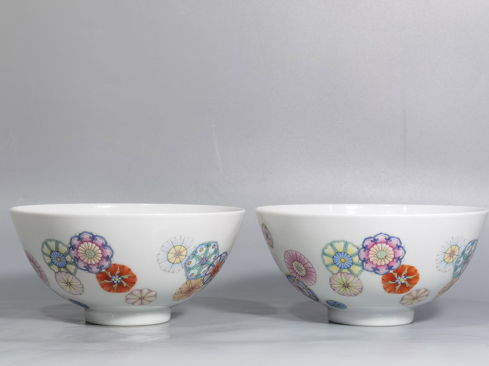 Qing Dynasty Yongzheng pastel leather ball pattern bowls: Size: Width 14.5 cm - Height 6.8 cm Materials: Porcelain Time Period: Qing dynasty Manufactured Date: Yongzheng Mark & Period Object: Chinese Antique ⛨ Purchase With Confidence ✔ Ve