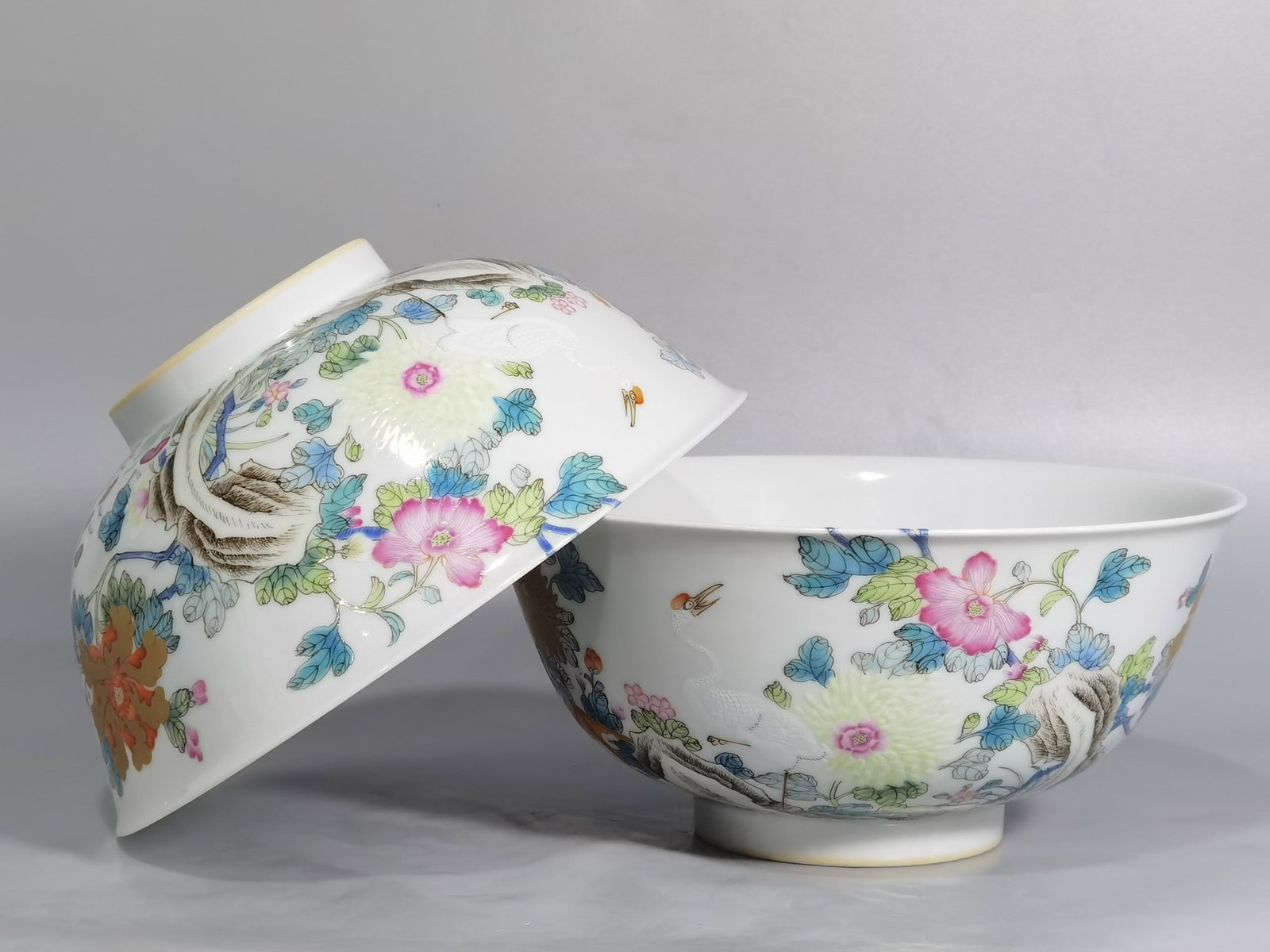 A pair of pastel-colored crane and flower bowls Yongzheng period Qing Dynasty: Size: Width 17.5 cm - Height 7.8 cm Materials: Porcelain Time Period: Qing dynasty Manufactured Date: Yongzheng Mark & Period Object: Chinese Antique ⛨ Purchase With Confidence ✔ Ve