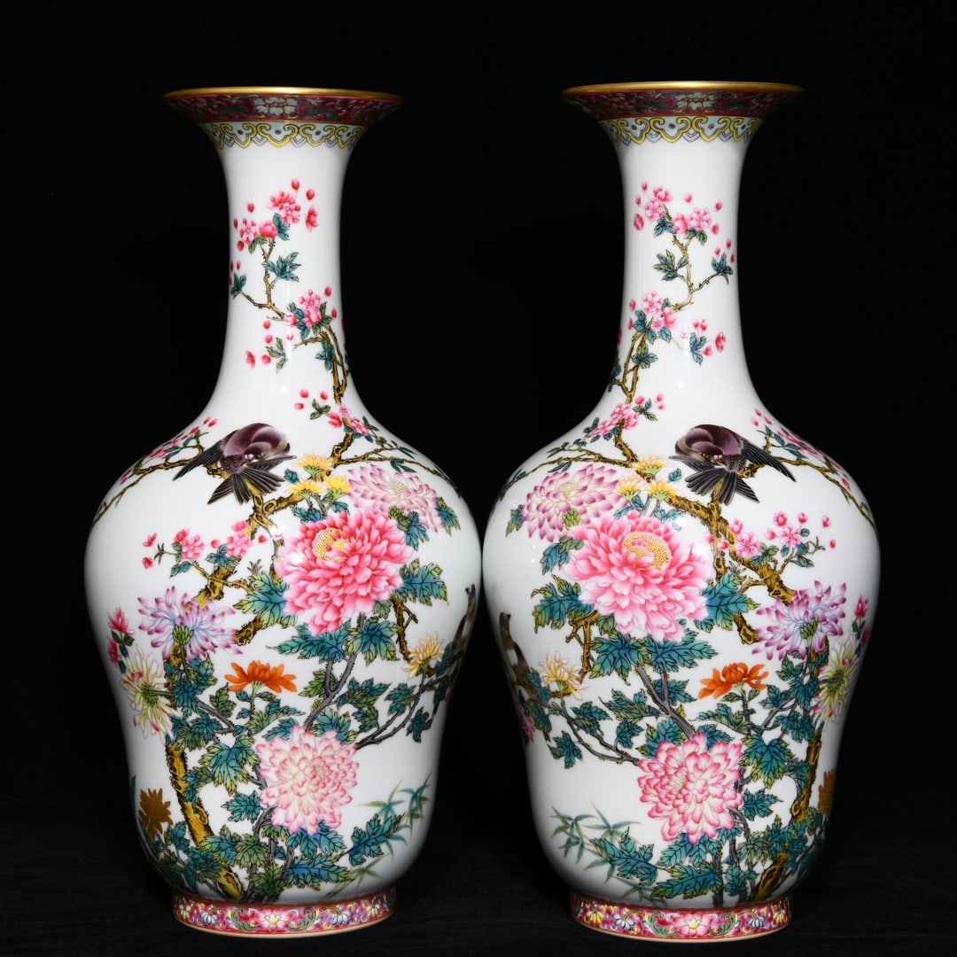 Qing Dynasty Yongzheng famille rose flower and bird pattern long neck folded shoulder vase: Size: Height 32 cm - Width 15 cm Materials: Porcelain Time Period: Qing dynasty Manufactured Date: Yongzheng Mark & Period Object: Chinese Antique ⛨ Purchase With Confidence ✔ Verif
