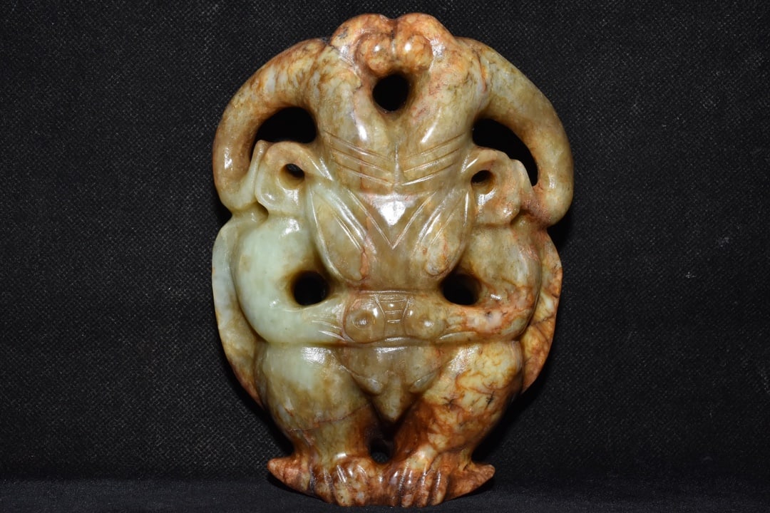 Chinese Hongshan culture jade carved ornaments: Size: Height 15 cm - Width 11 cm Materials: Natural Jade Time Period: Hongshan Culture Manufactured Date: 3000-BC Object: Chinese Antique ⛨ Purchase With Confidence ✔ Verified Auction