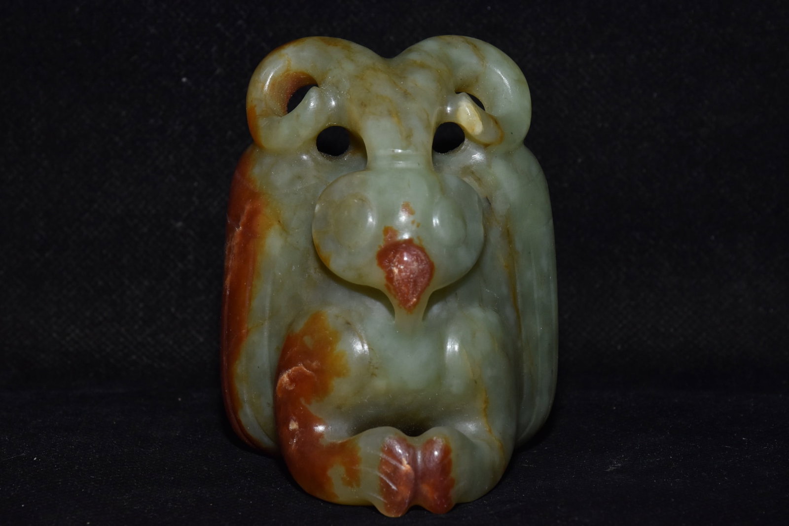 Chinese Hongshan culture jade carved ornaments: Size: Height 8.8 cm - Width 5.5 cm Materials: Natural Jade Time Period: Hongshan Culture Manufactured Date: 3000-BC Object: Chinese Antique ⛨ Purchase With Confidence ✔ Verified Auc